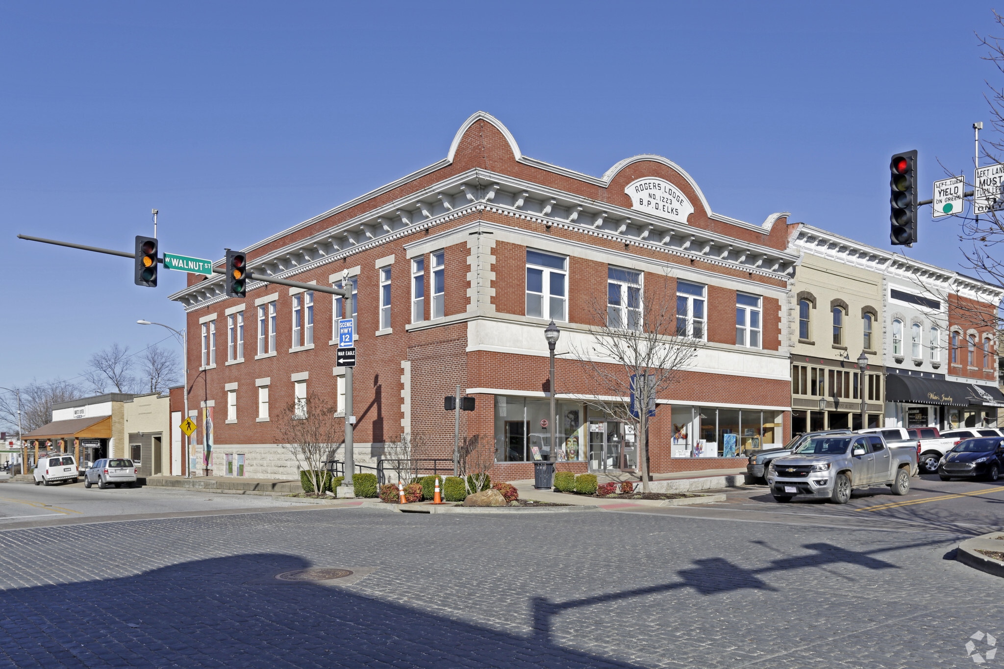 121 W Walnut St, Rogers, AR for Sale