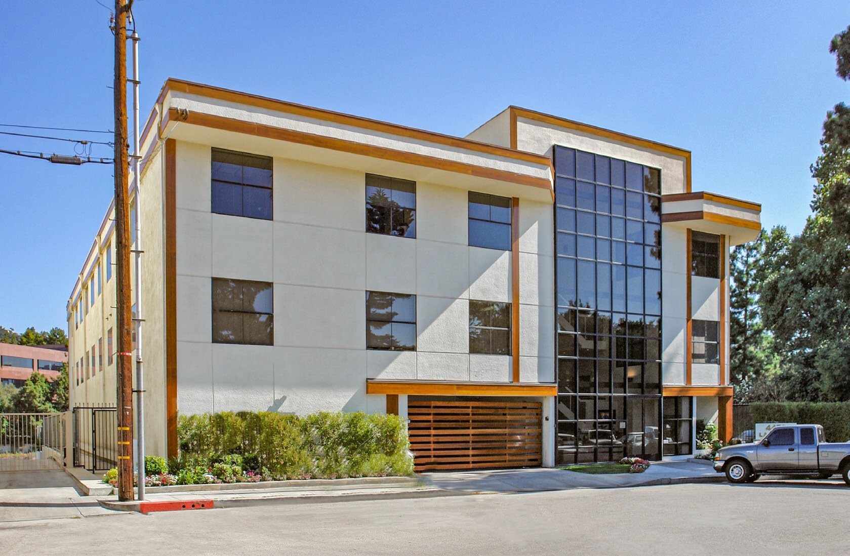 4450 W Lakeside Dr, Burbank, CA for Rent