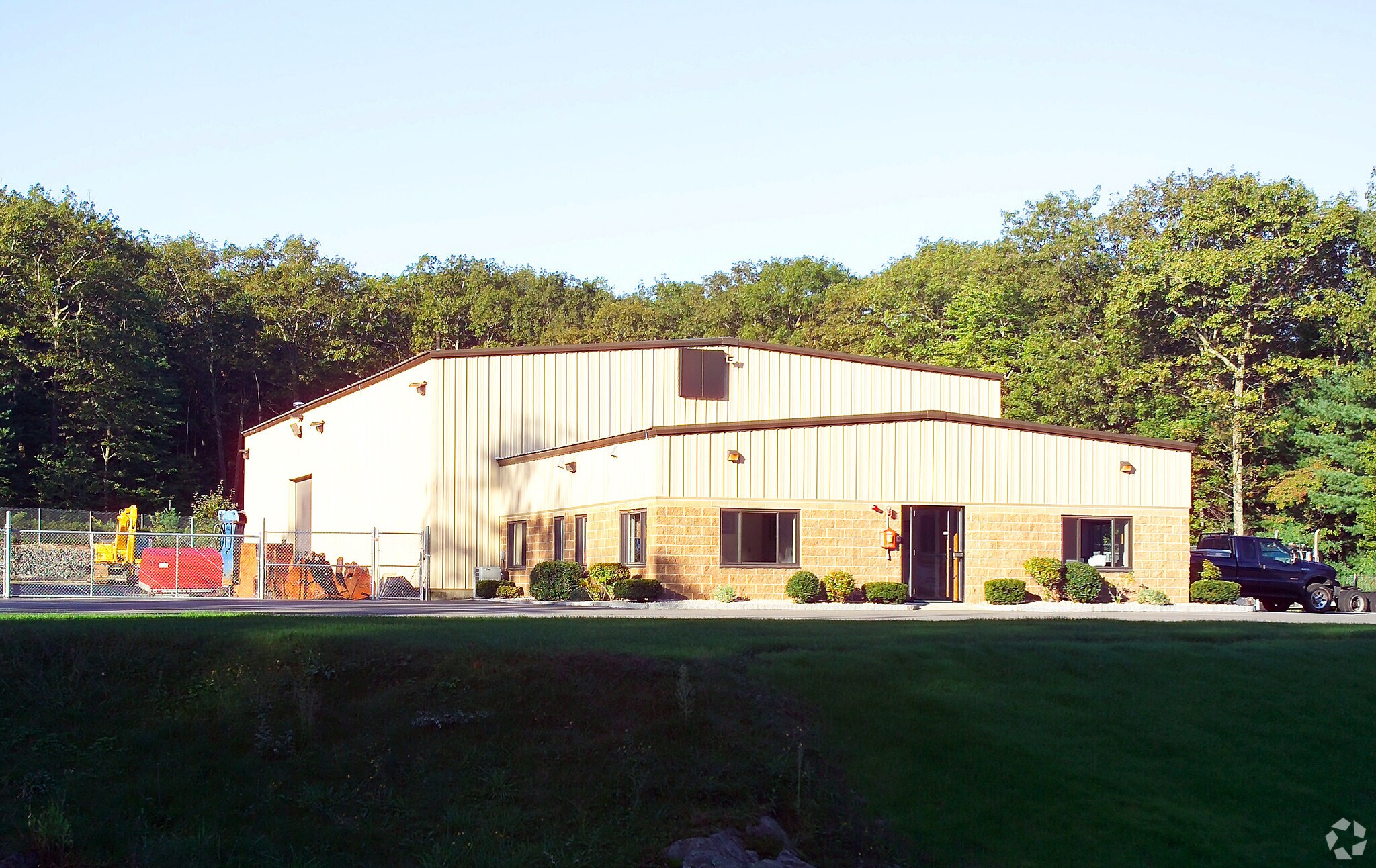 25 E Belcher Rd, Foxborough, MA for Rent