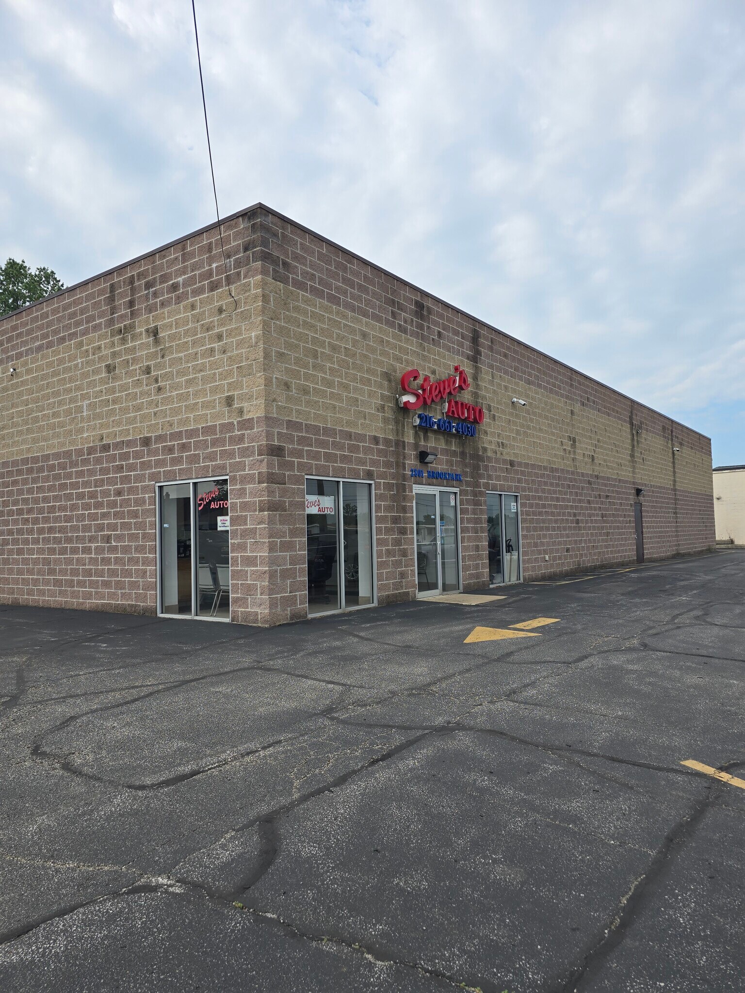 2809 Brookpark Rd, Cleveland, OH for Rent