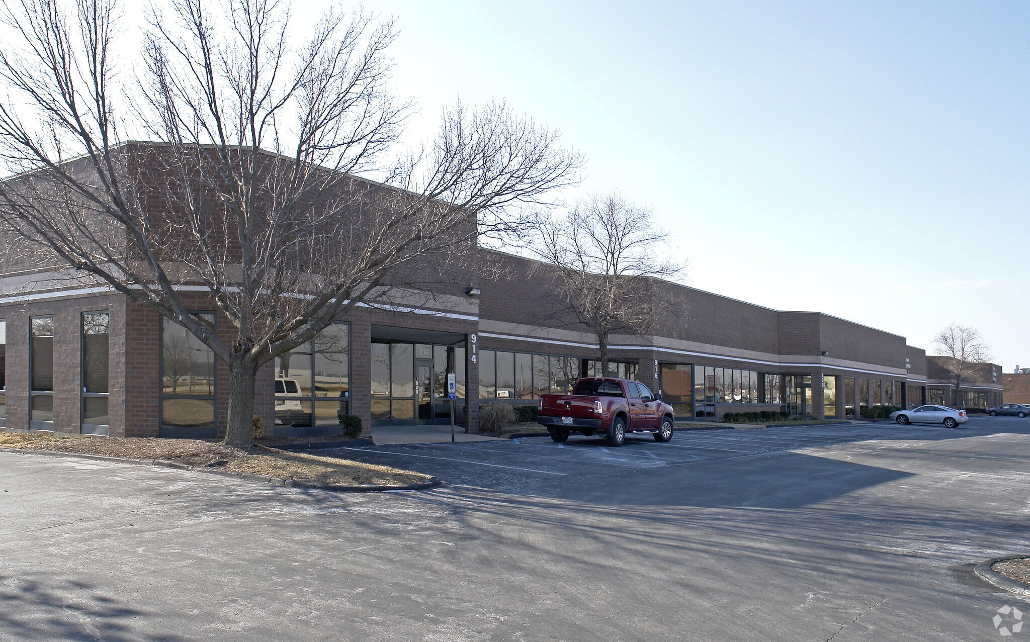 914-938 S Highway Dr, Fenton, MO for Rent