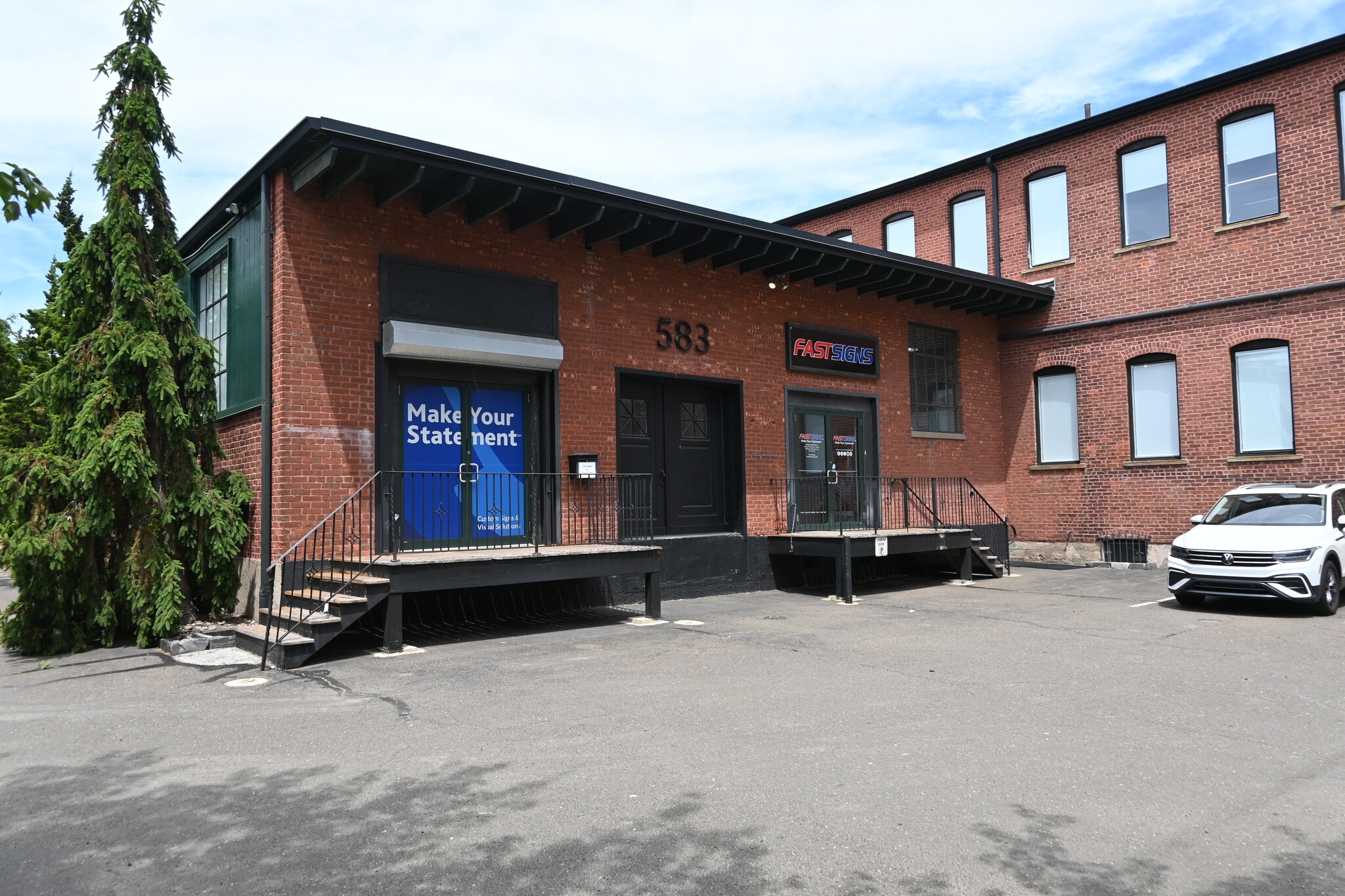 583 Pacific St, Stamford, CT for Rent