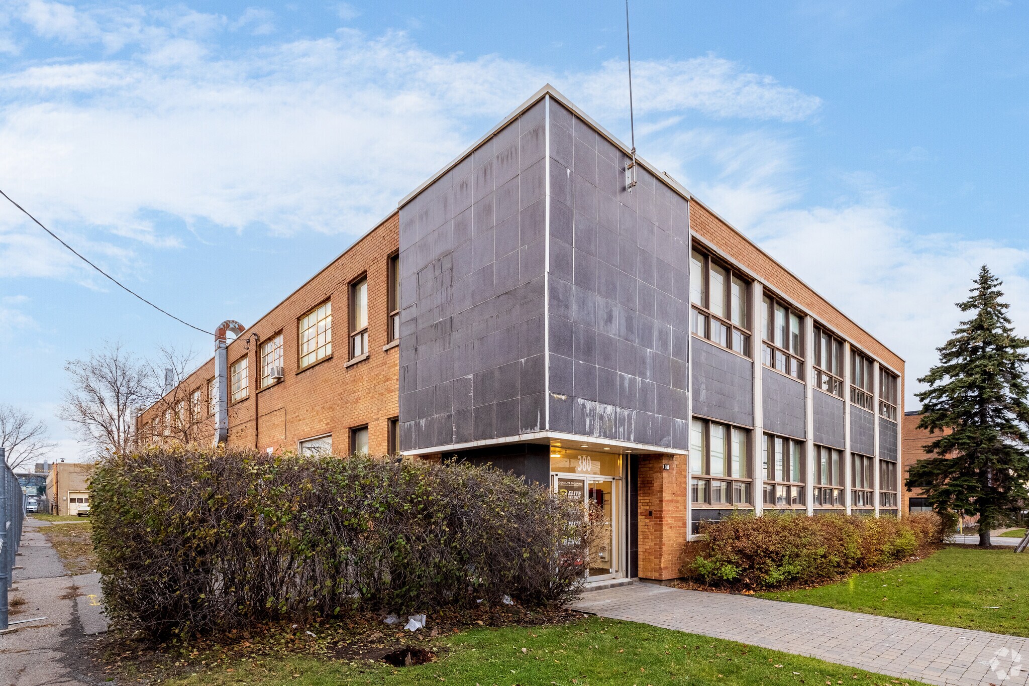 380 Deslauriers Rue SaintLaurent, QC H4N 1V8 Retail Property for