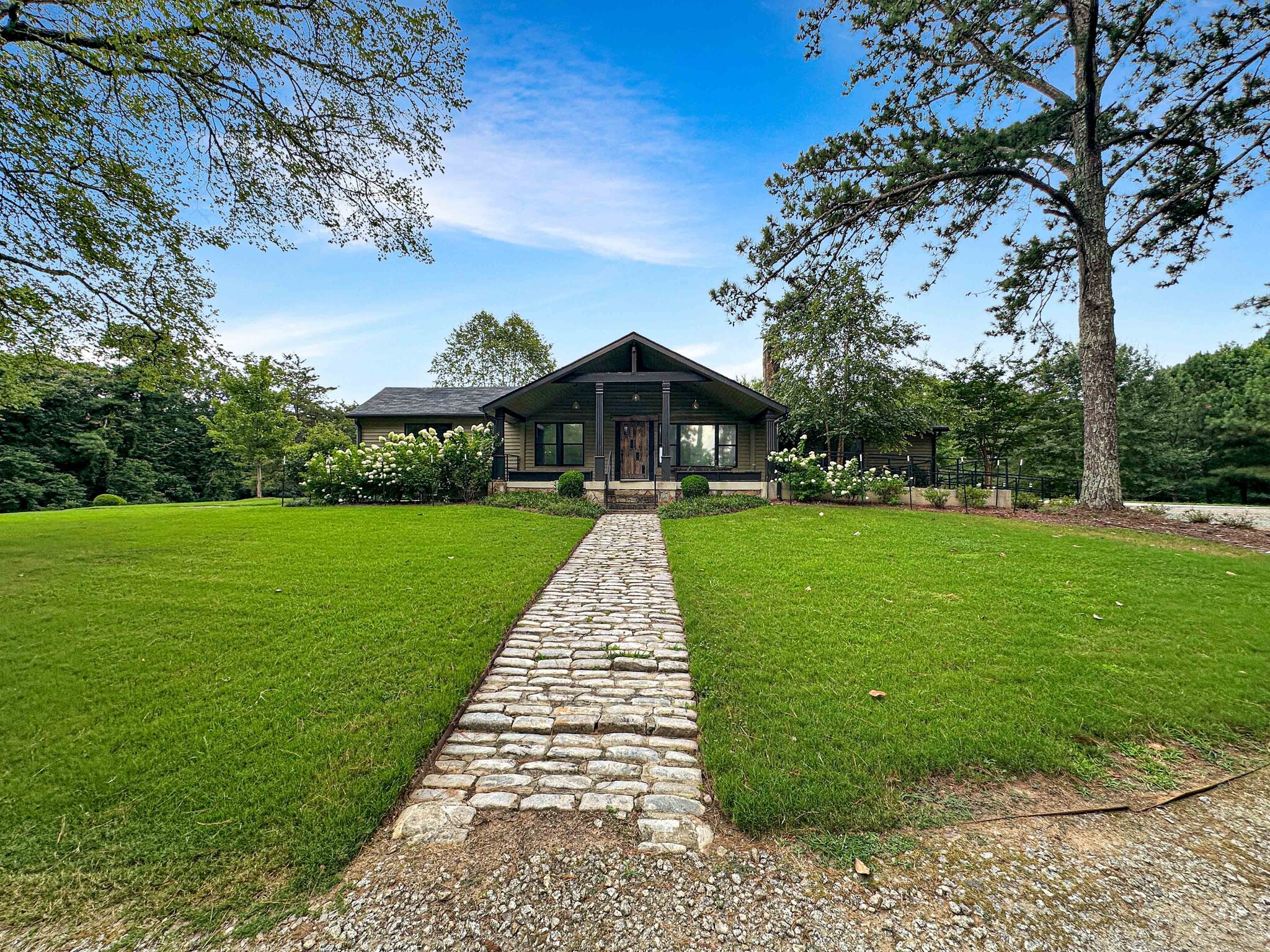 8400 Atlanta Newnan Rd, Chattahoochee Hills, GA for Sale