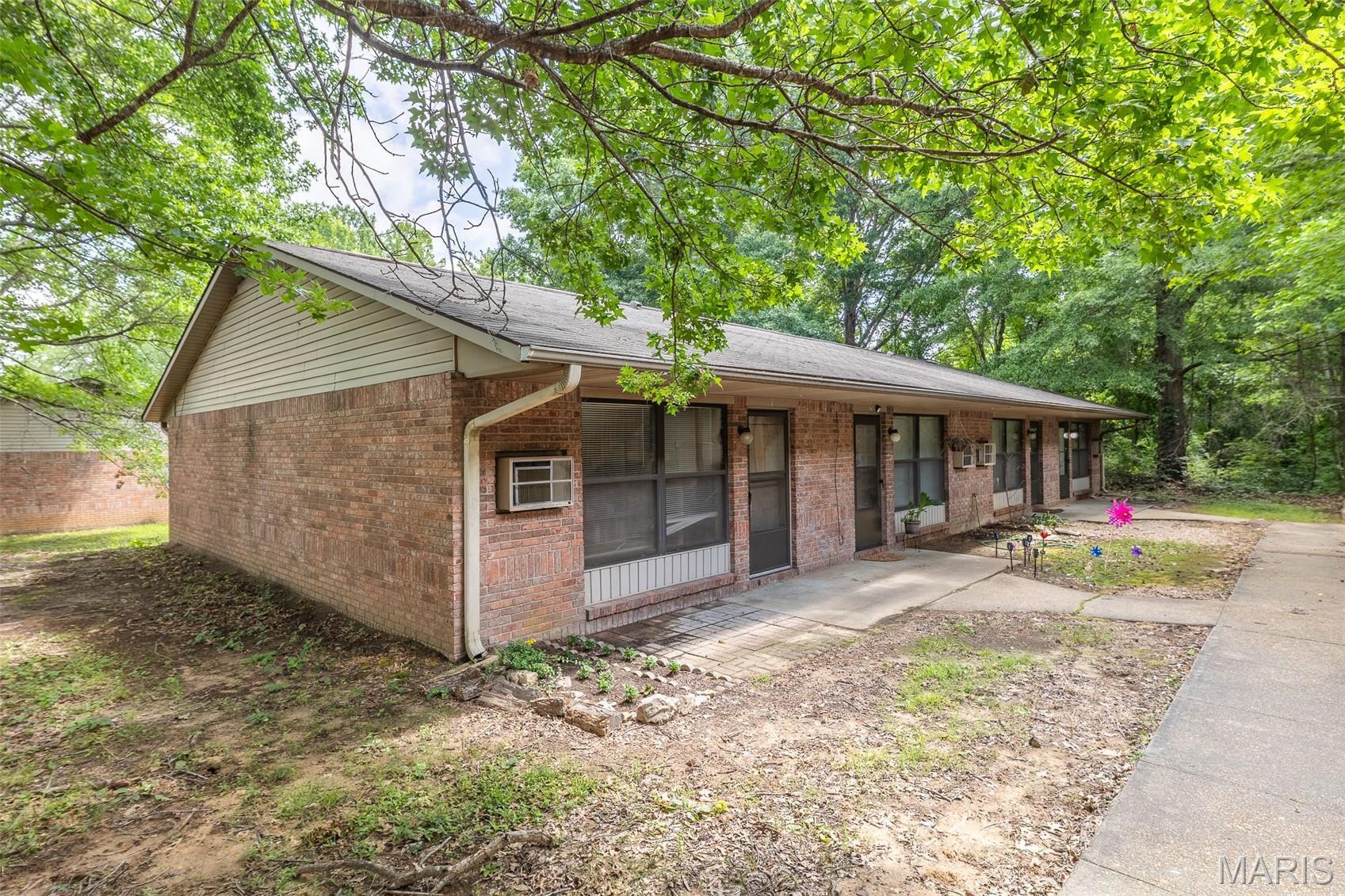 2733 Holly Trl, Poplar Bluff, MO for Sale
