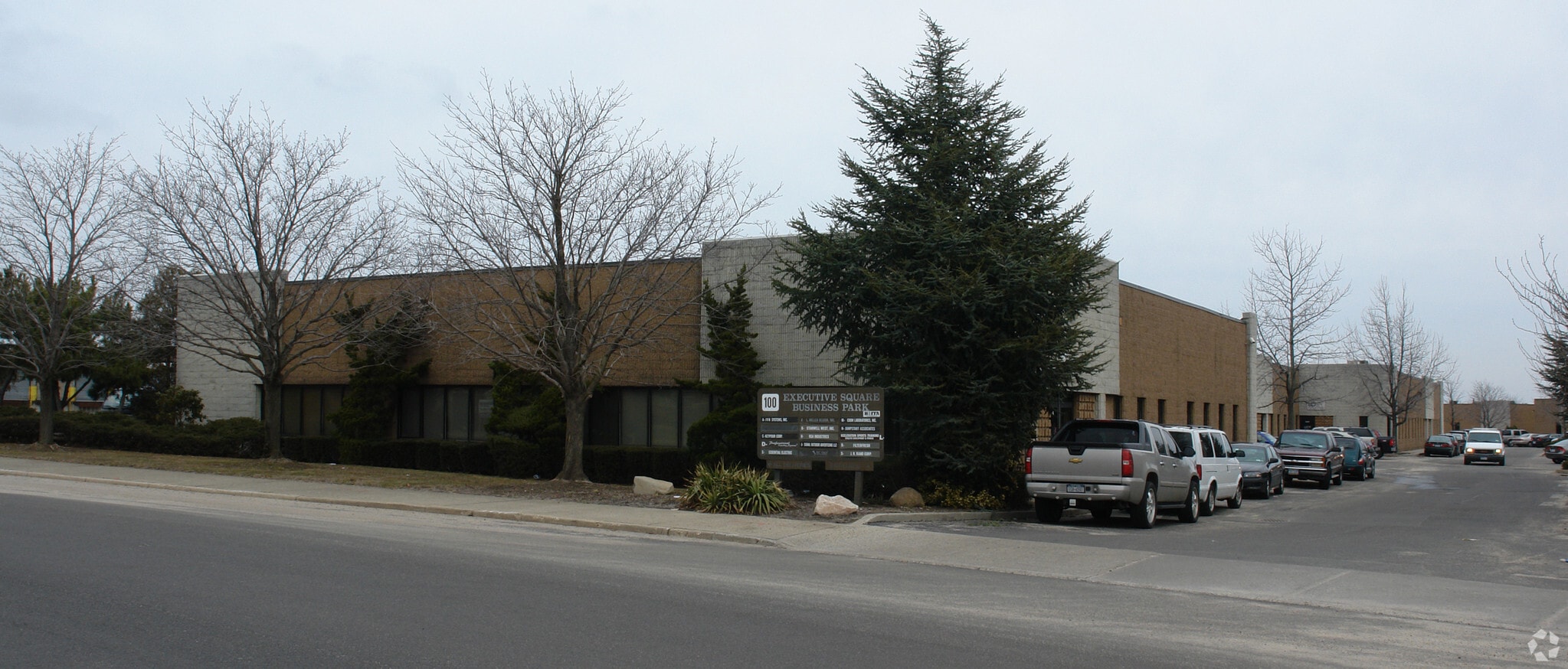 100 E Jefryn Blvd, Deer Park, NY for Rent