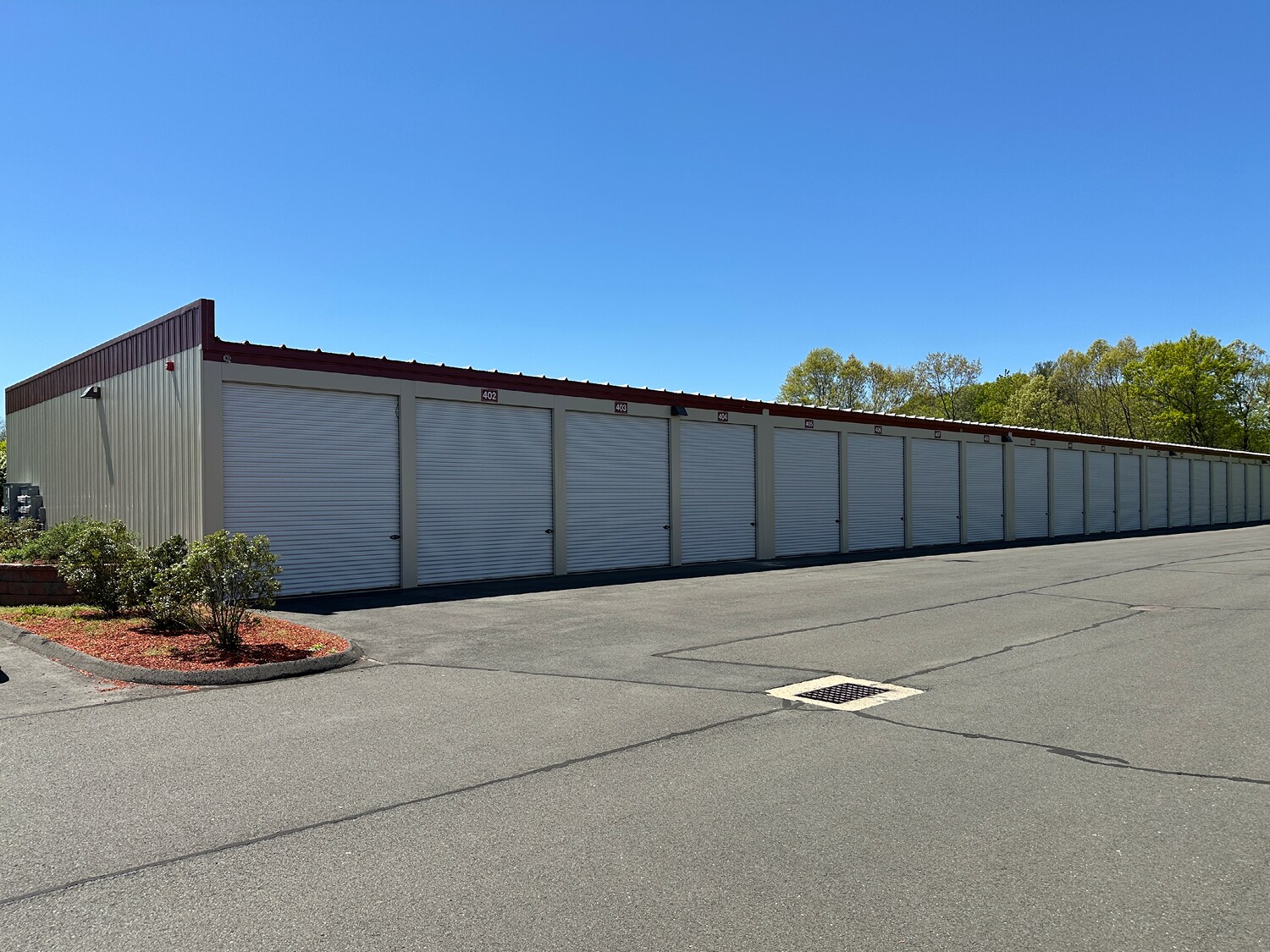 200 Old County Cir, Windsor Locks, CT for Sale