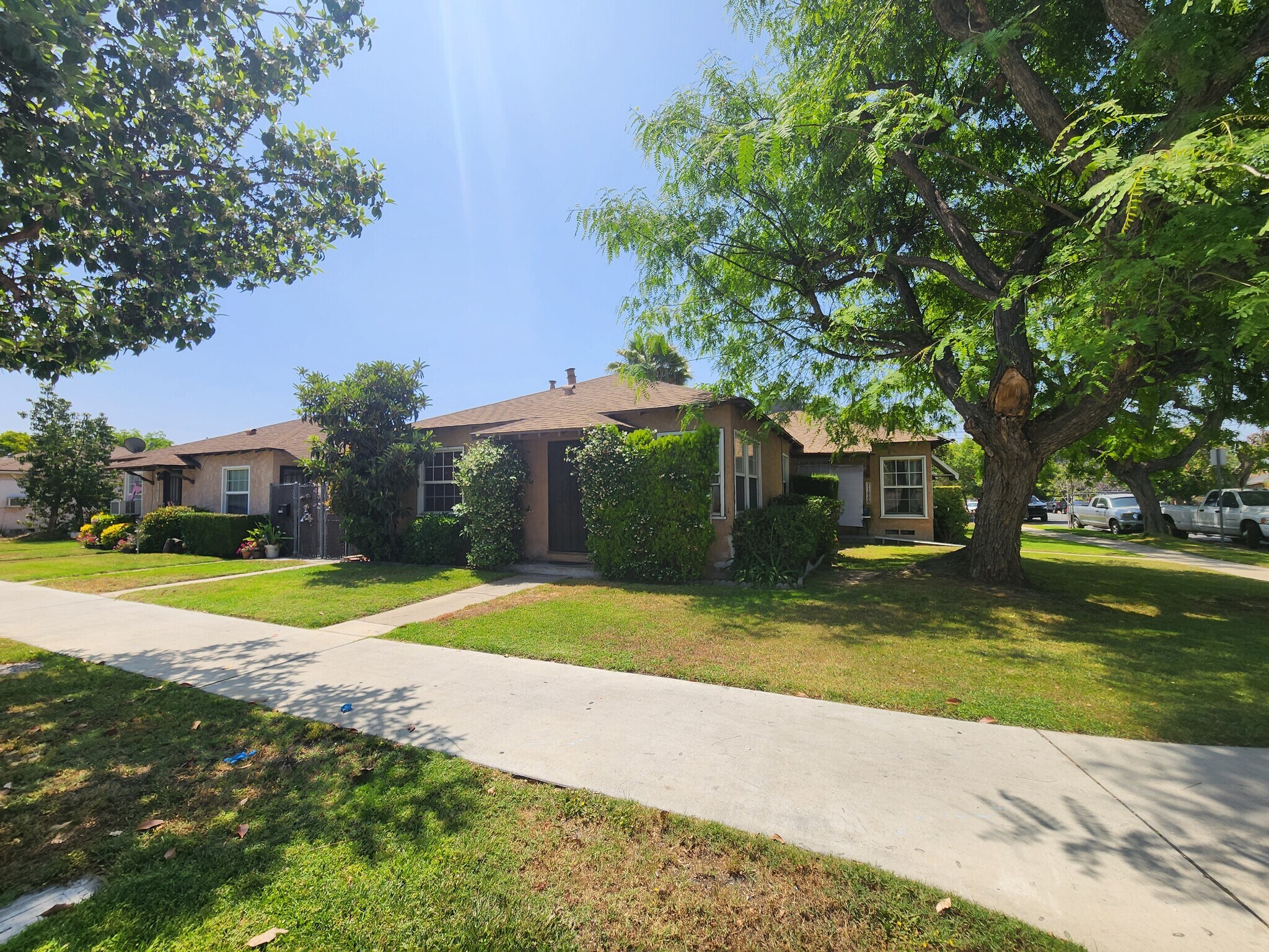 11820 Victory Blvd, North Hollywood, CA for Sale