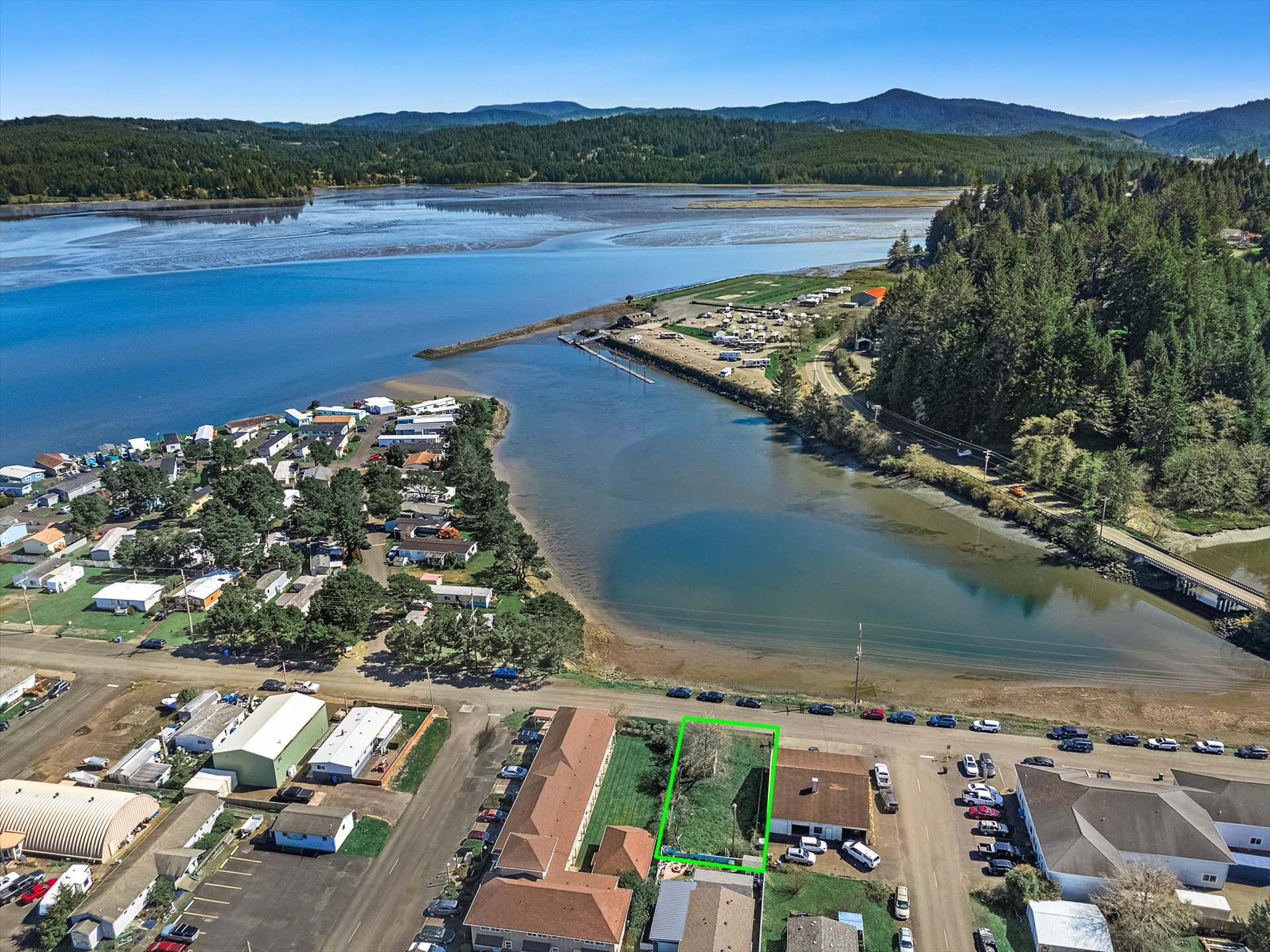 840 NE Mill St, Waldport, OR for Sale
