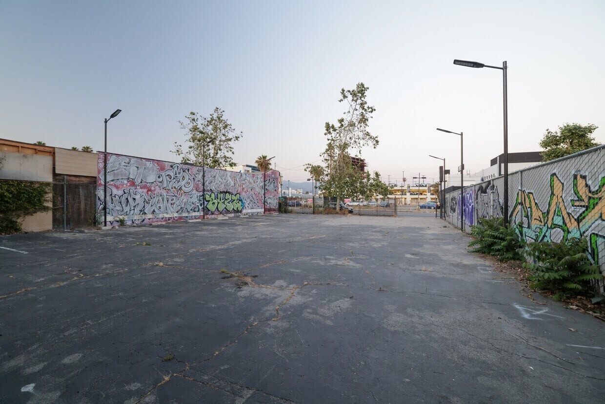 5519 Tujunga Ave, North Hollywood, CA for Sale