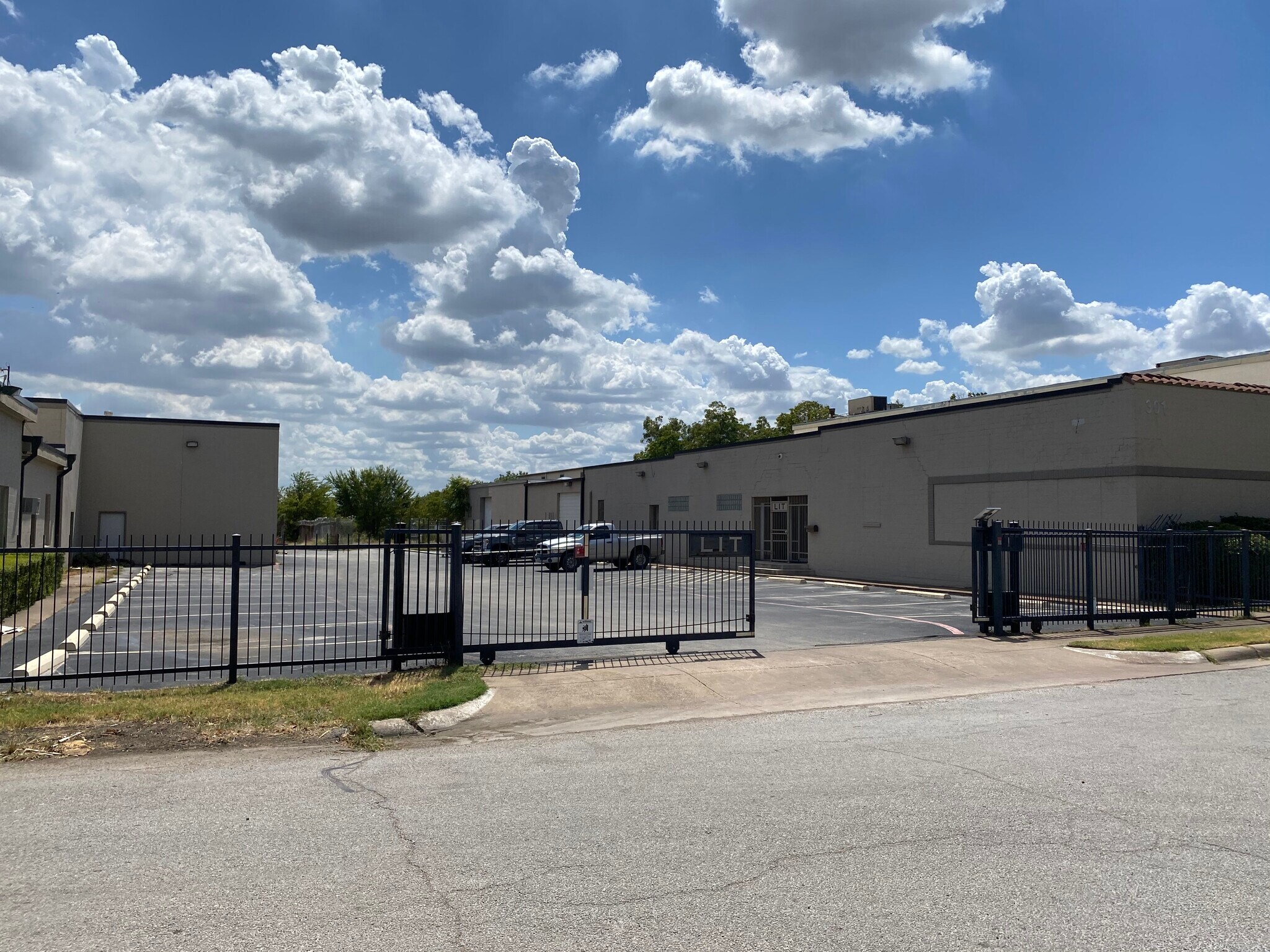 301 W Arlington Ave, Fort Worth, TX for Rent