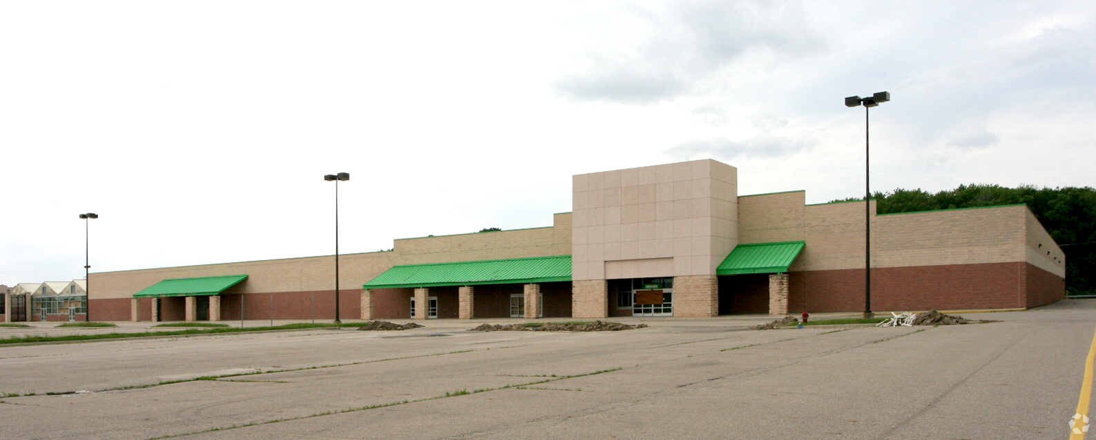 33799 Van Dyke Ave, Sterling Heights, MI for Sale