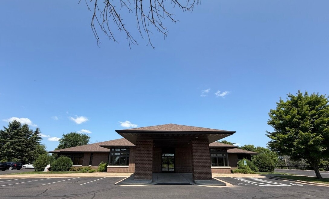 1110 Oak Ridge Dr, Eau Claire, WI for Sale