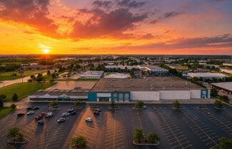 Peoria, IL Retail - 2323 W Pioneer Pky