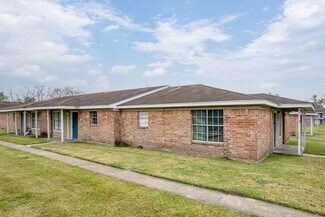 Beaumont, TX Apartments - 990 W Florida St