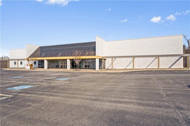 7025 Clairton Rd, West Mifflin, PA for Rent