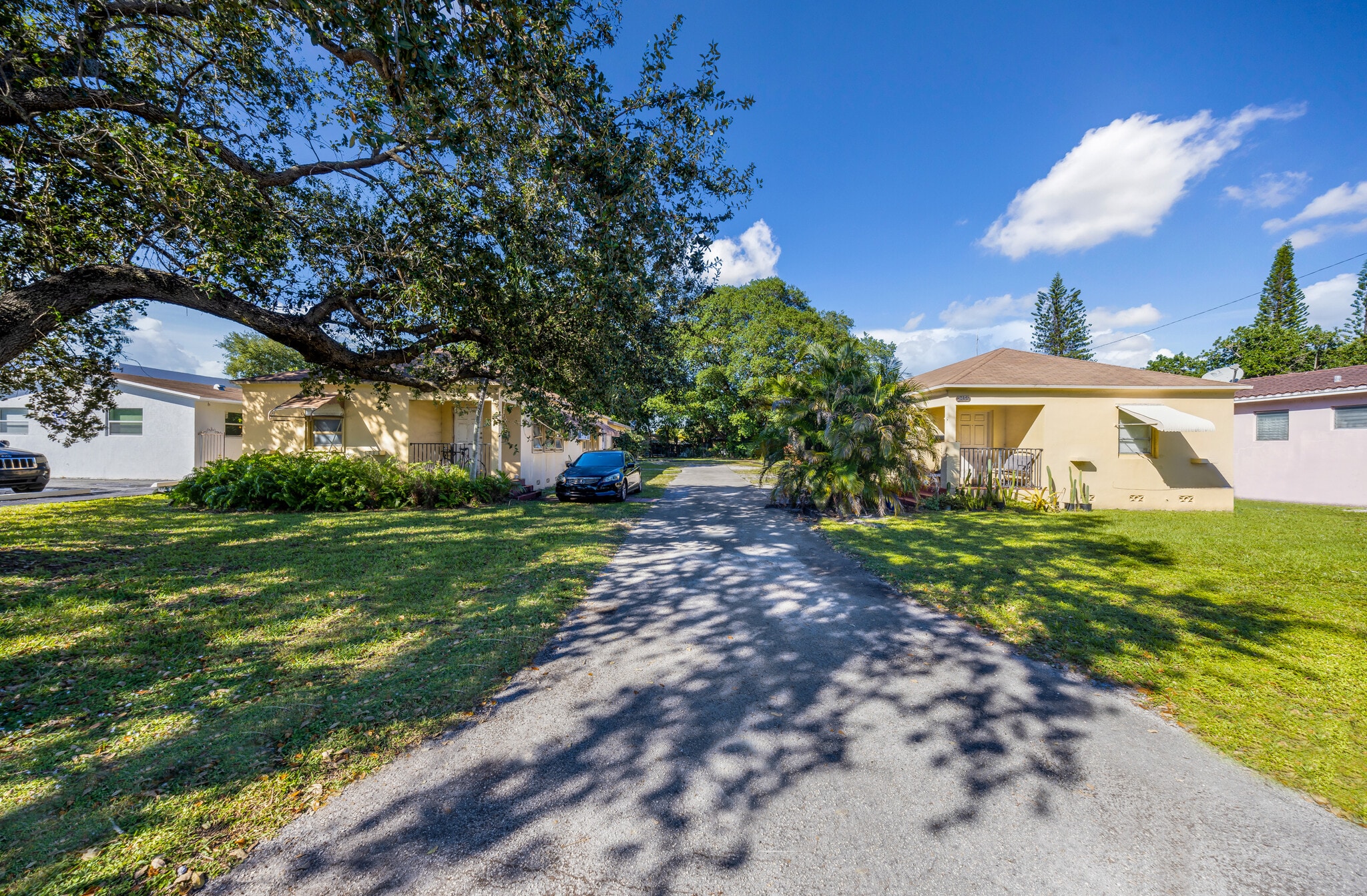 2459 Pierce St, Hollywood, FL for Sale