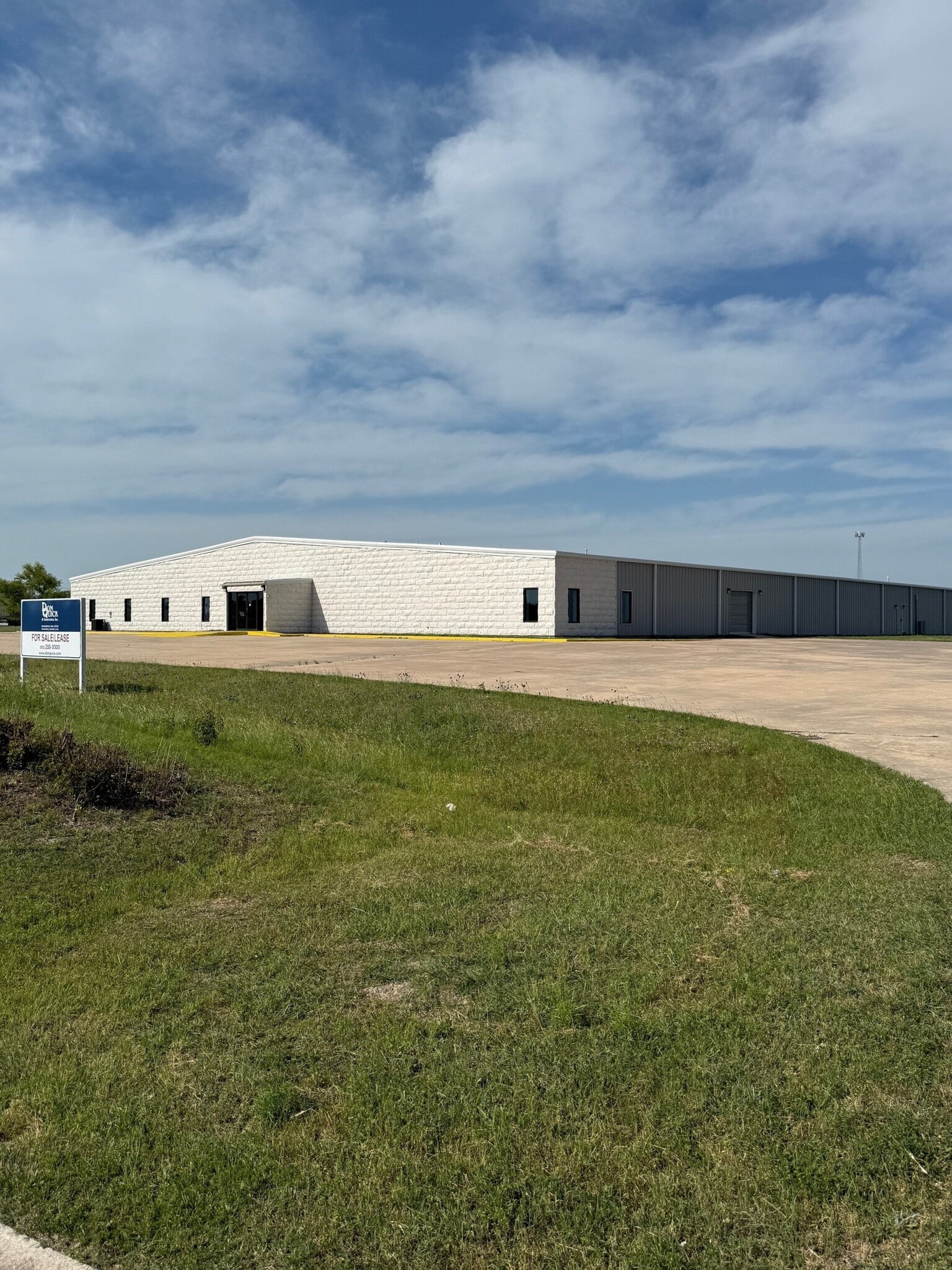 1008 Carlos Parker Blvd SW, Taylor, TX for Rent