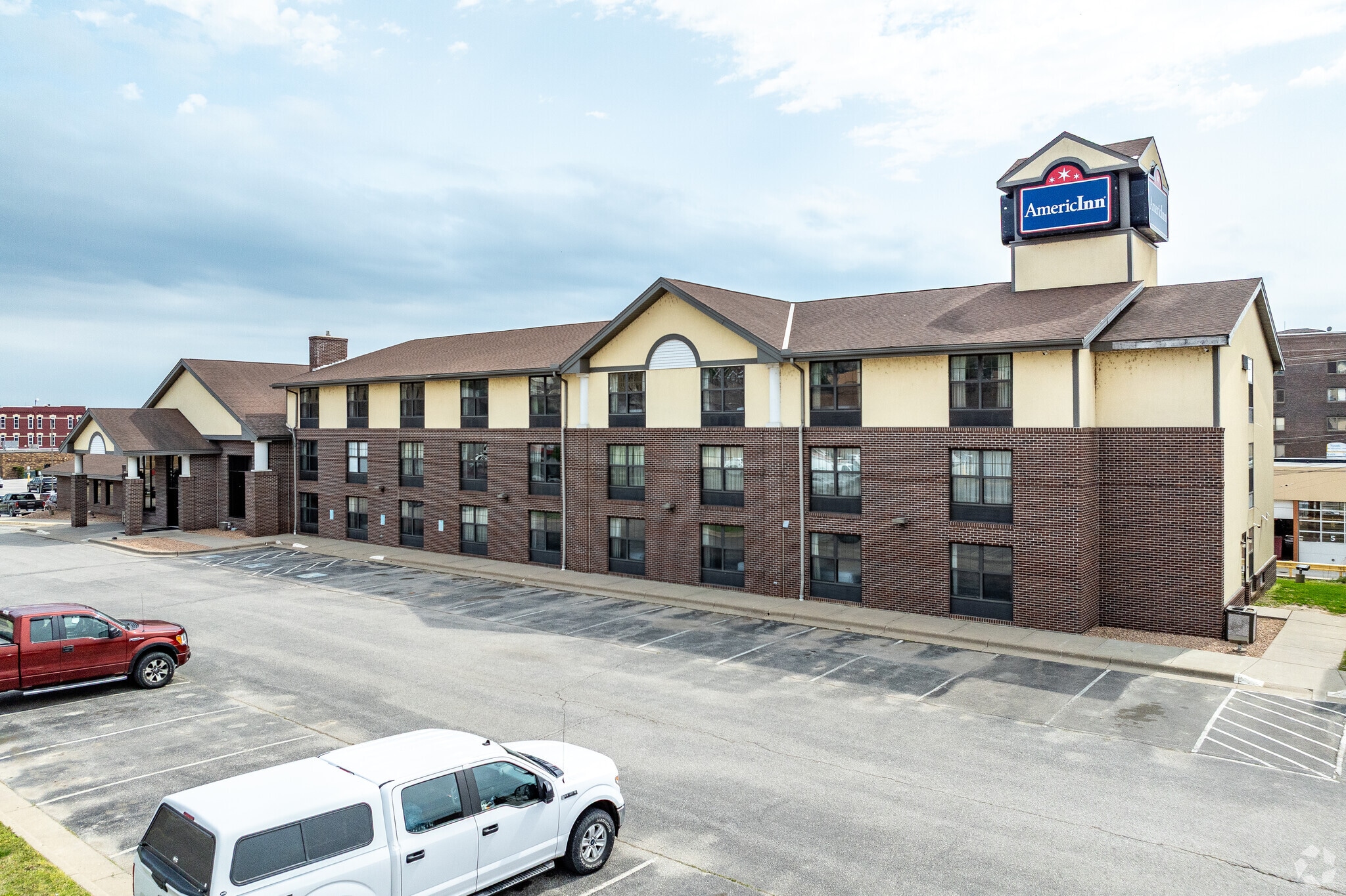 222 W 2nd St, Ottumwa, IA for Sale