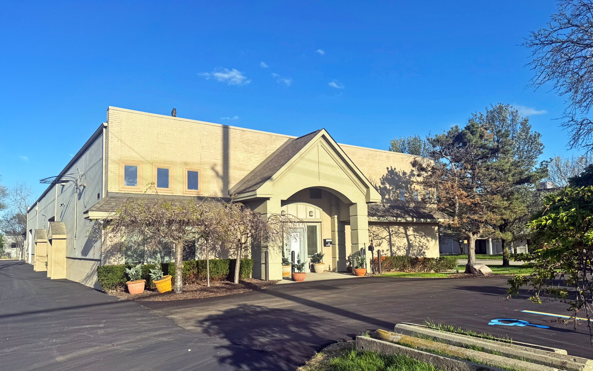 1438 N Crooks Rd, Clawson, MI for Sale