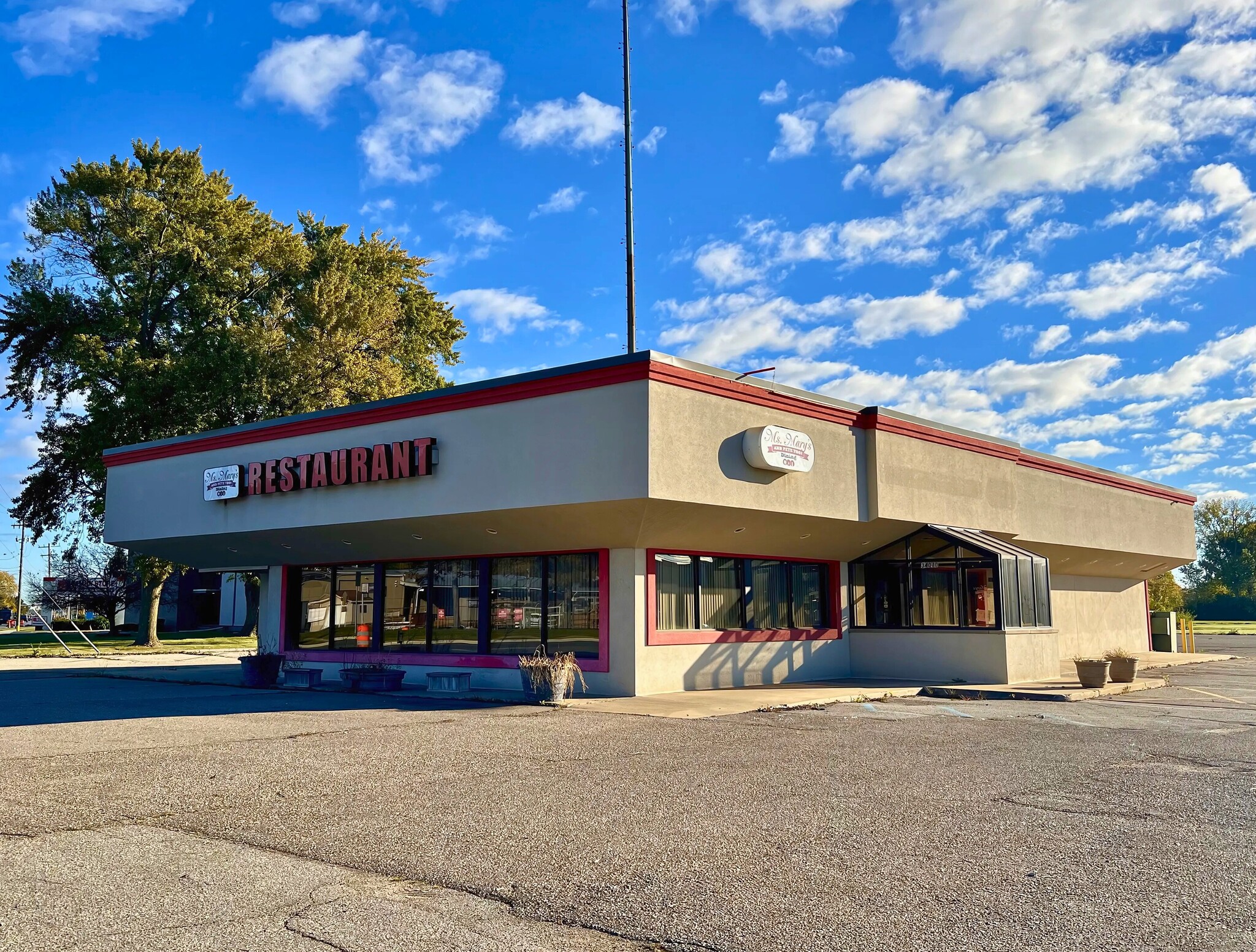 34010 Southbound Gratiot Ave, Clinton Township, MI for Rent