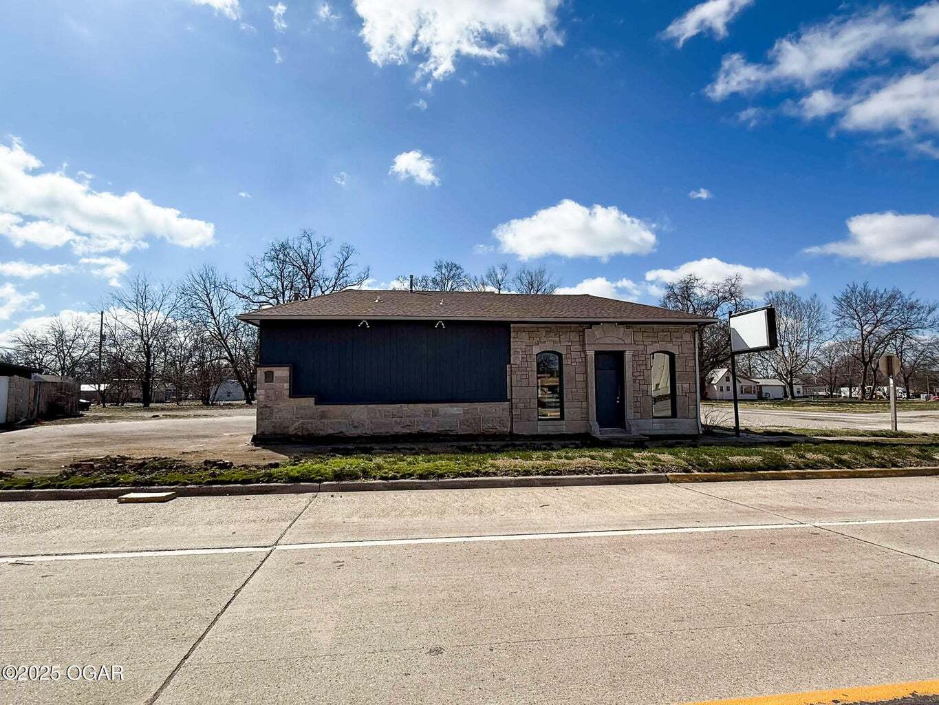 622 6th St, Oswego, KS for Sale