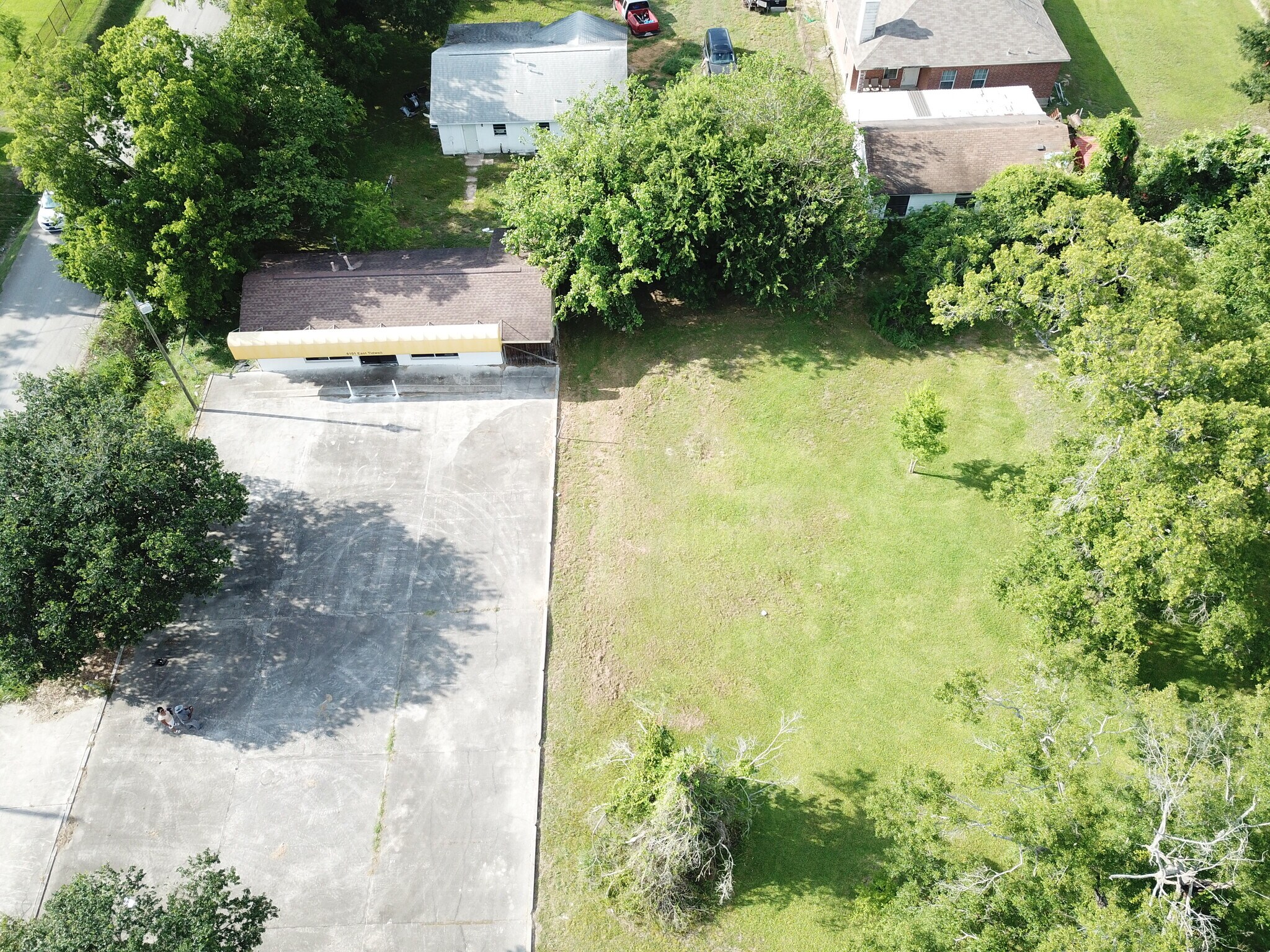 8102 W Tidwell Rd, Houston, TX for Sale