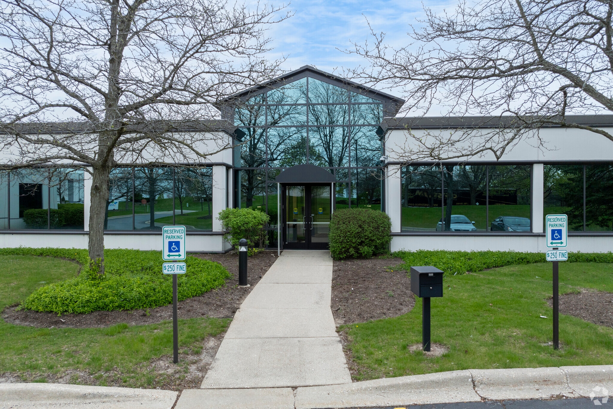 1011 Woodlands Pky, Vernon Hills, IL for Sale