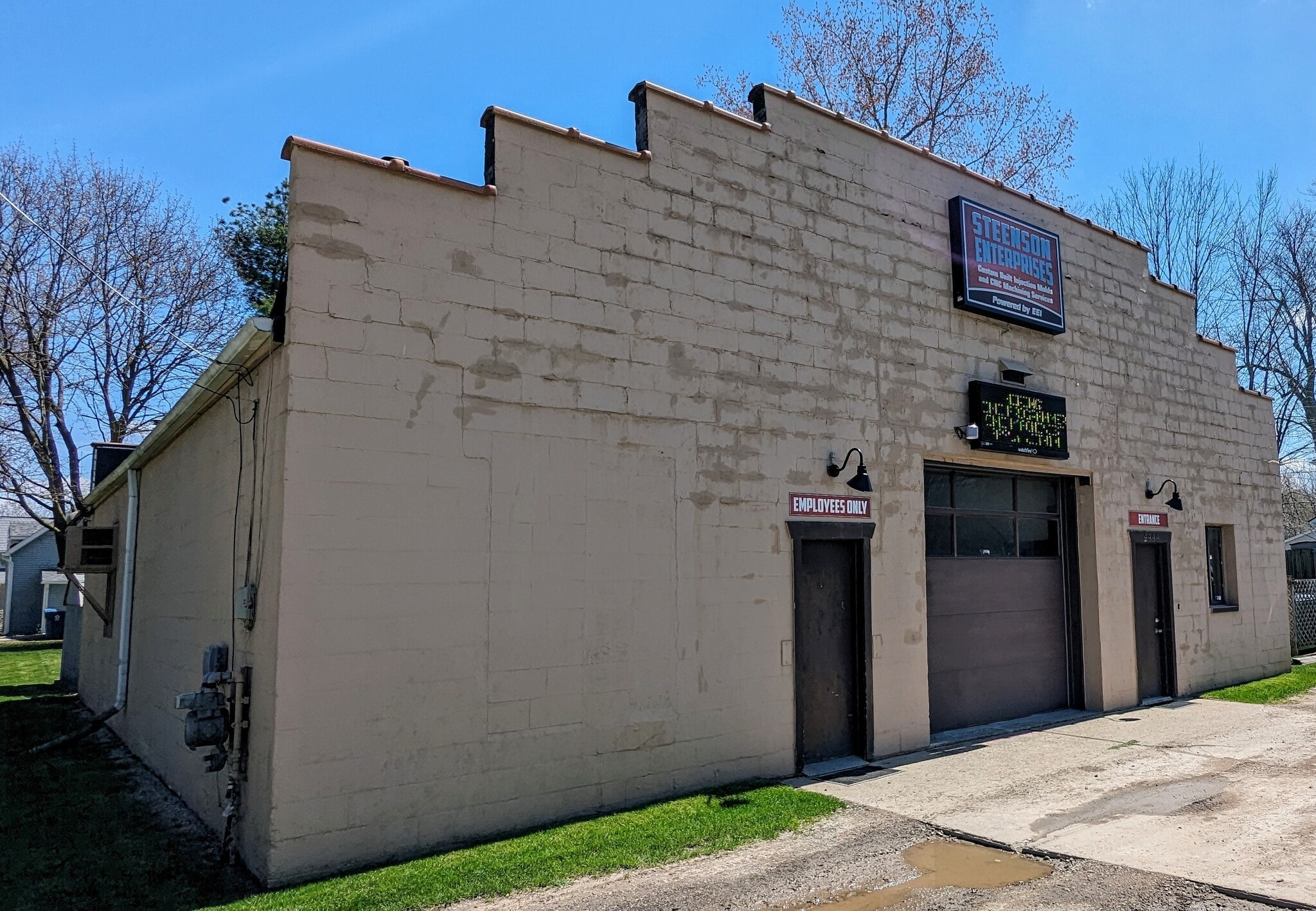 4444 Forest St, Leonard, MI for Sale