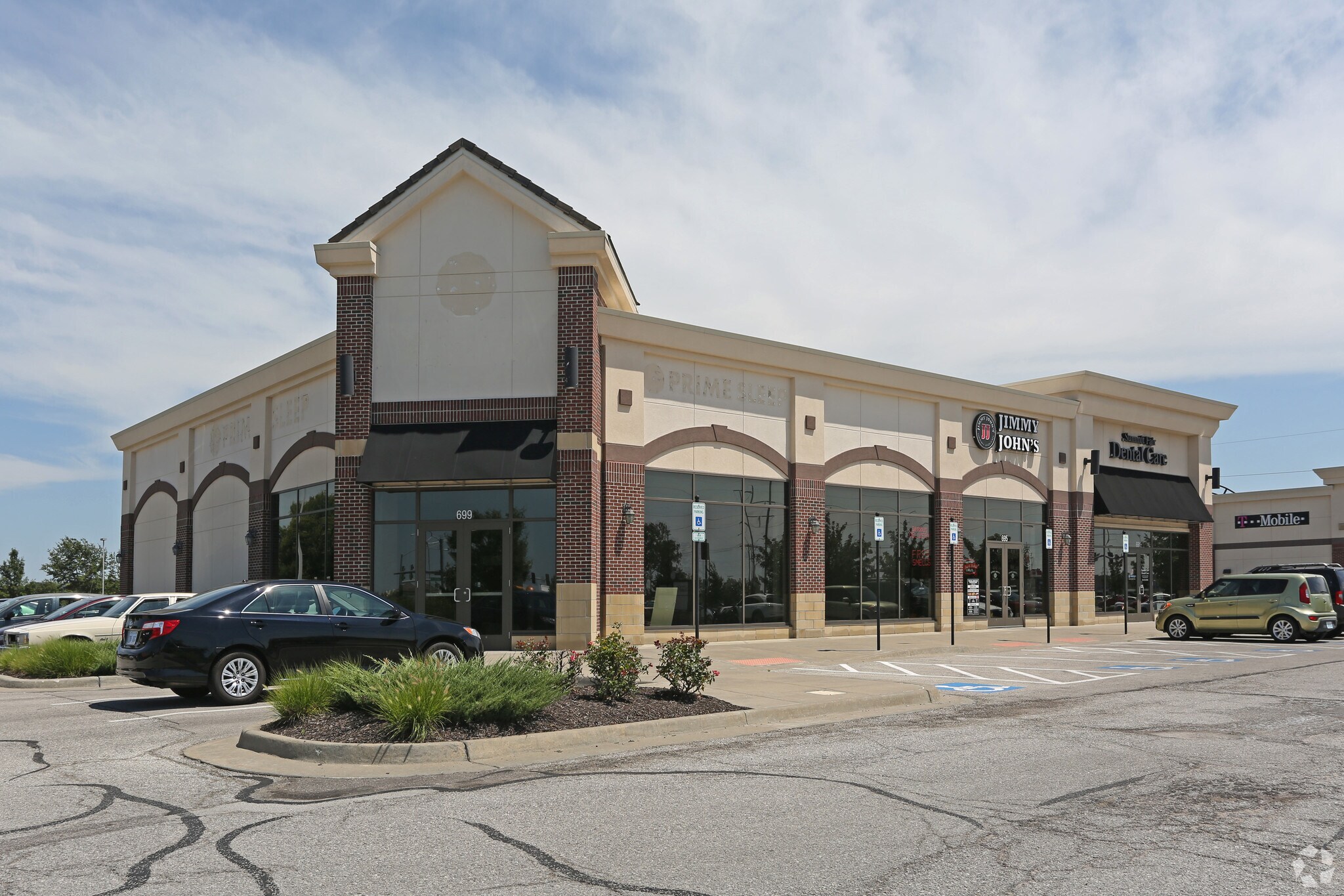 670-699 NW Blue Pky, Lee's Summit, MO for Rent