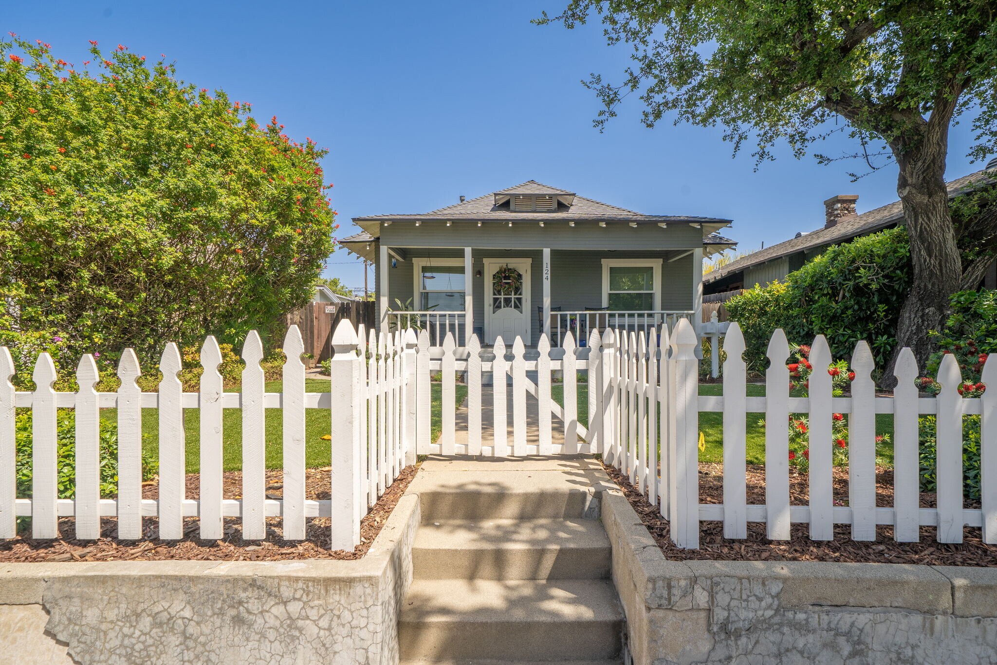 124 N Vista Bonita Ave, Glendora, CA for Sale