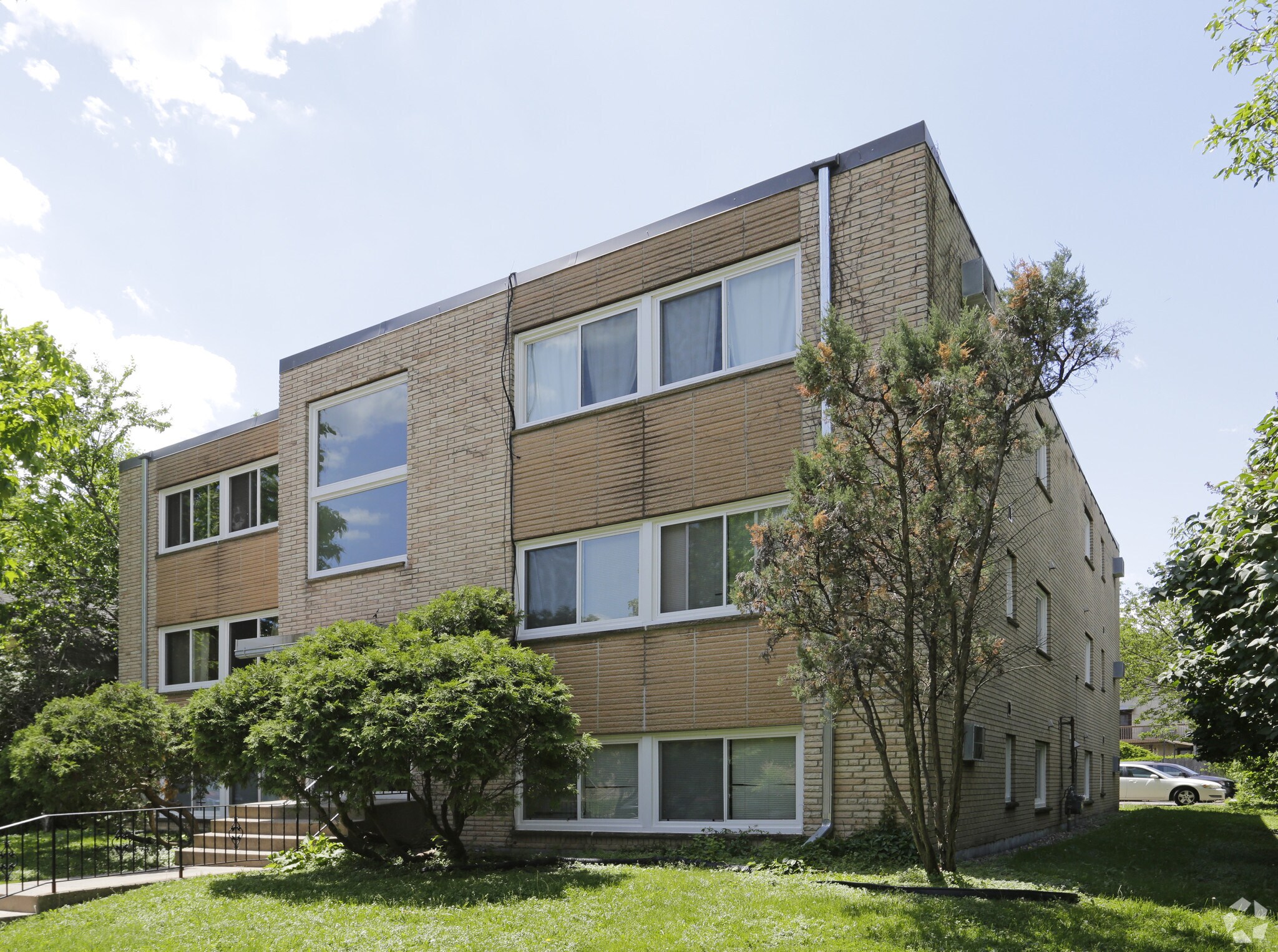 3018 30th Ave S, Minneapolis, MN for Sale