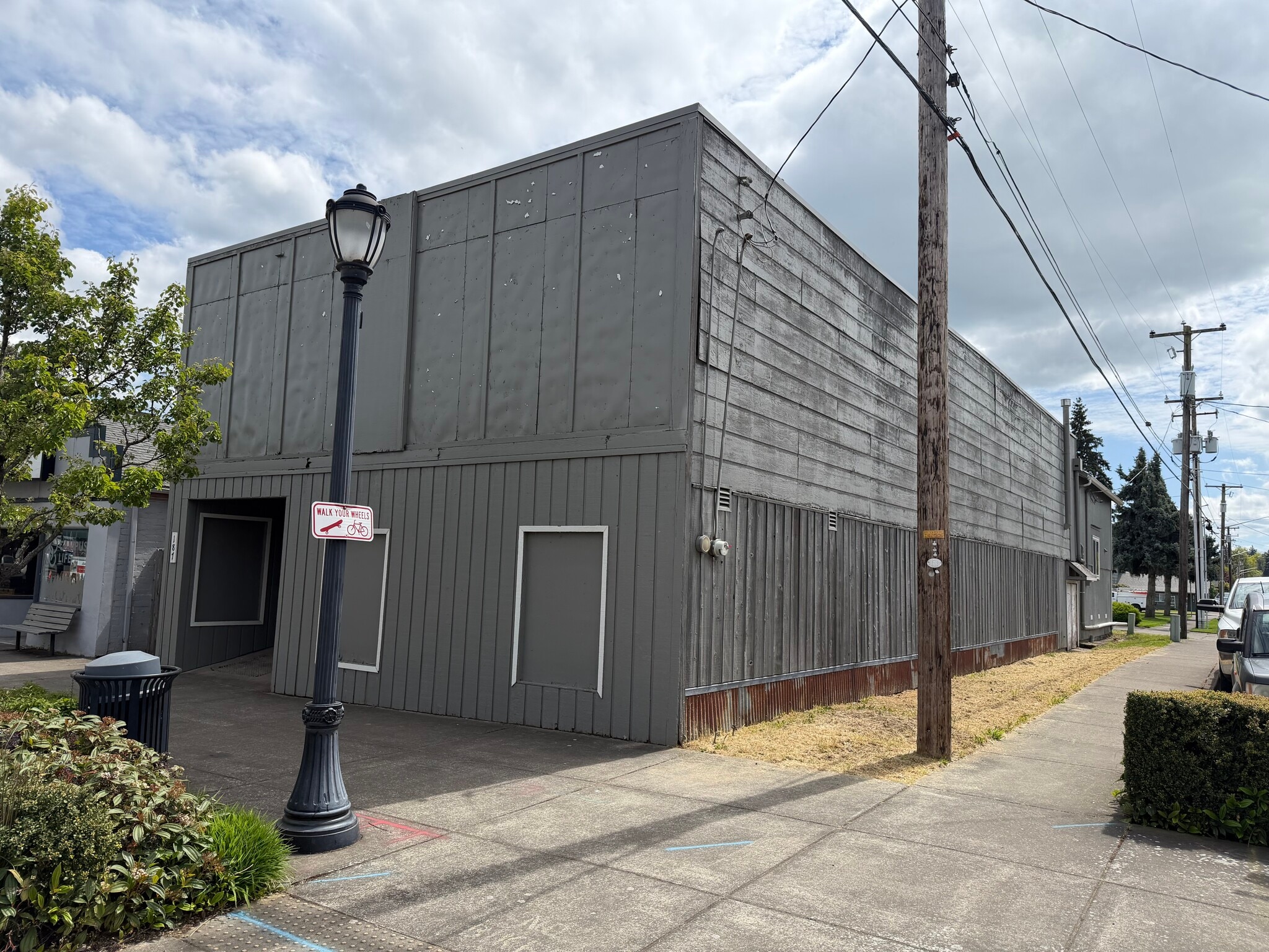 187 W Oregon Ave, Creswell, OR for Sale