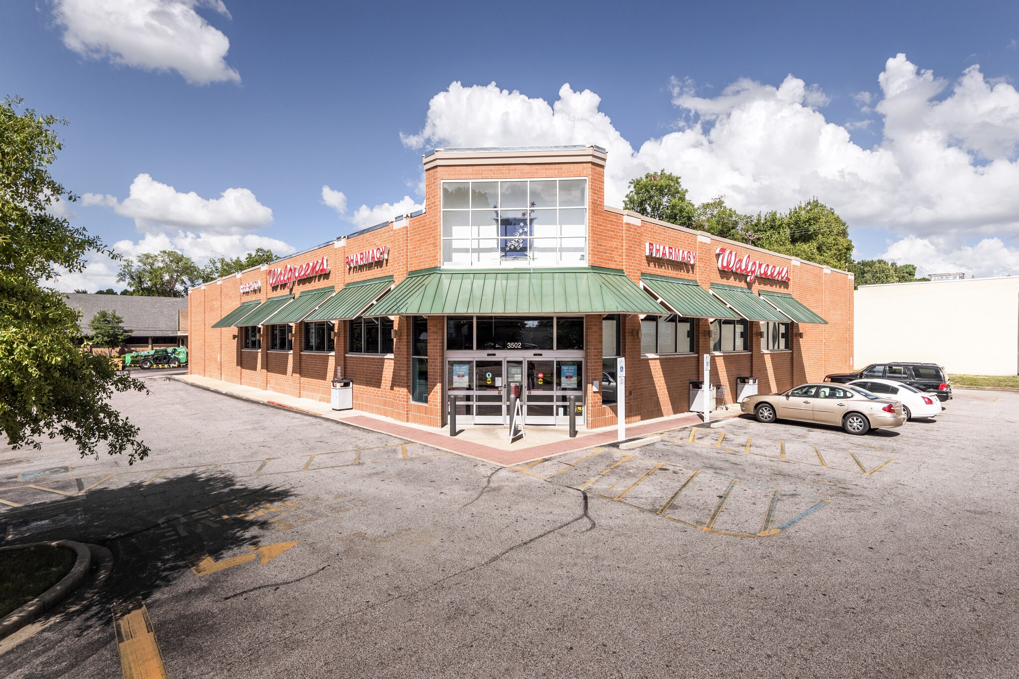 3502 Summer Ave Memphis, TN 38122 Retail Property for Lease on