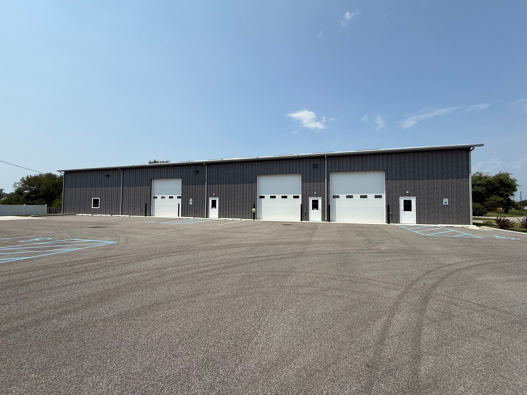 3914 Indianapolis Rd, Columbus, IN for Rent