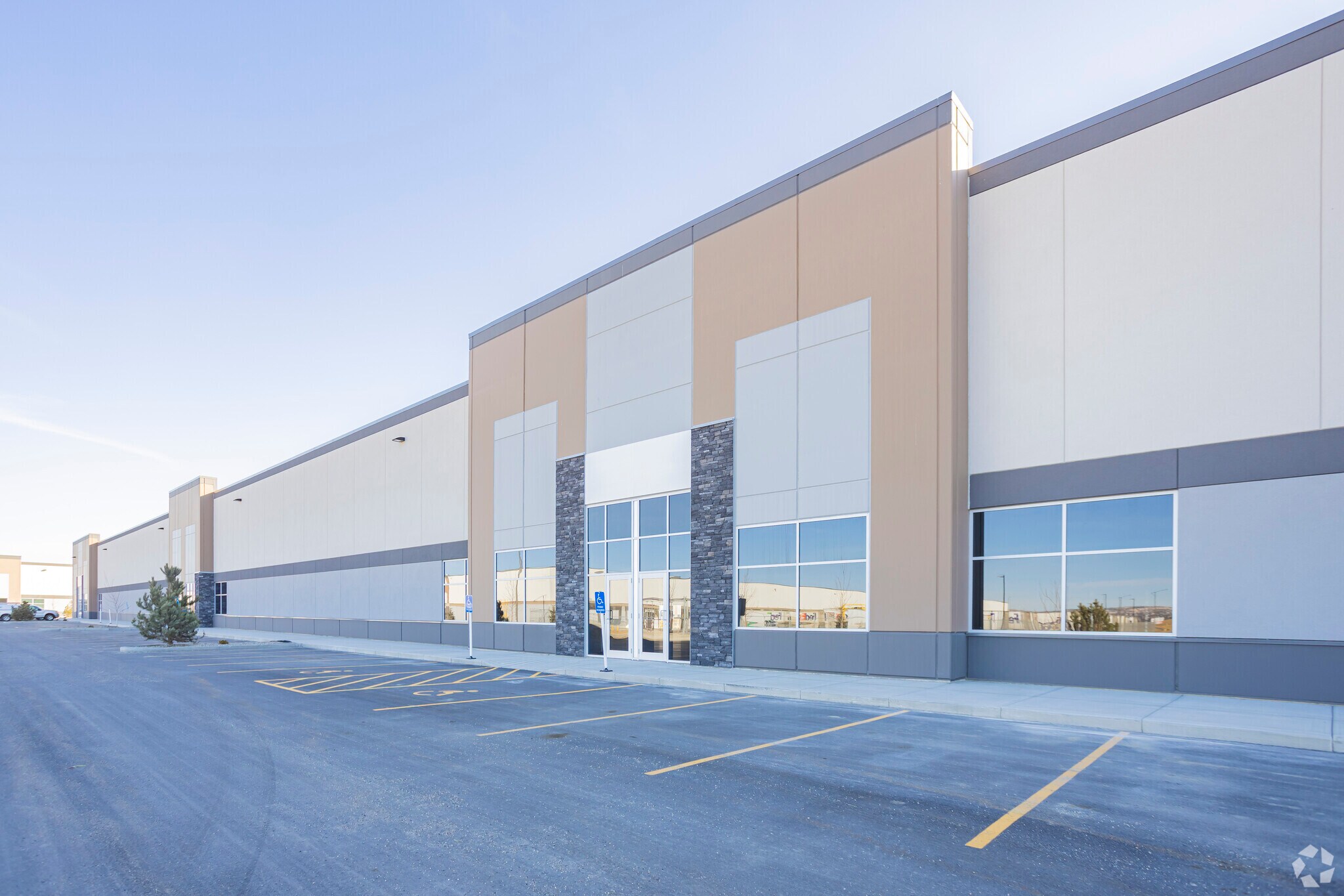 300 Aero Link NE, Calgary, AB for Rent