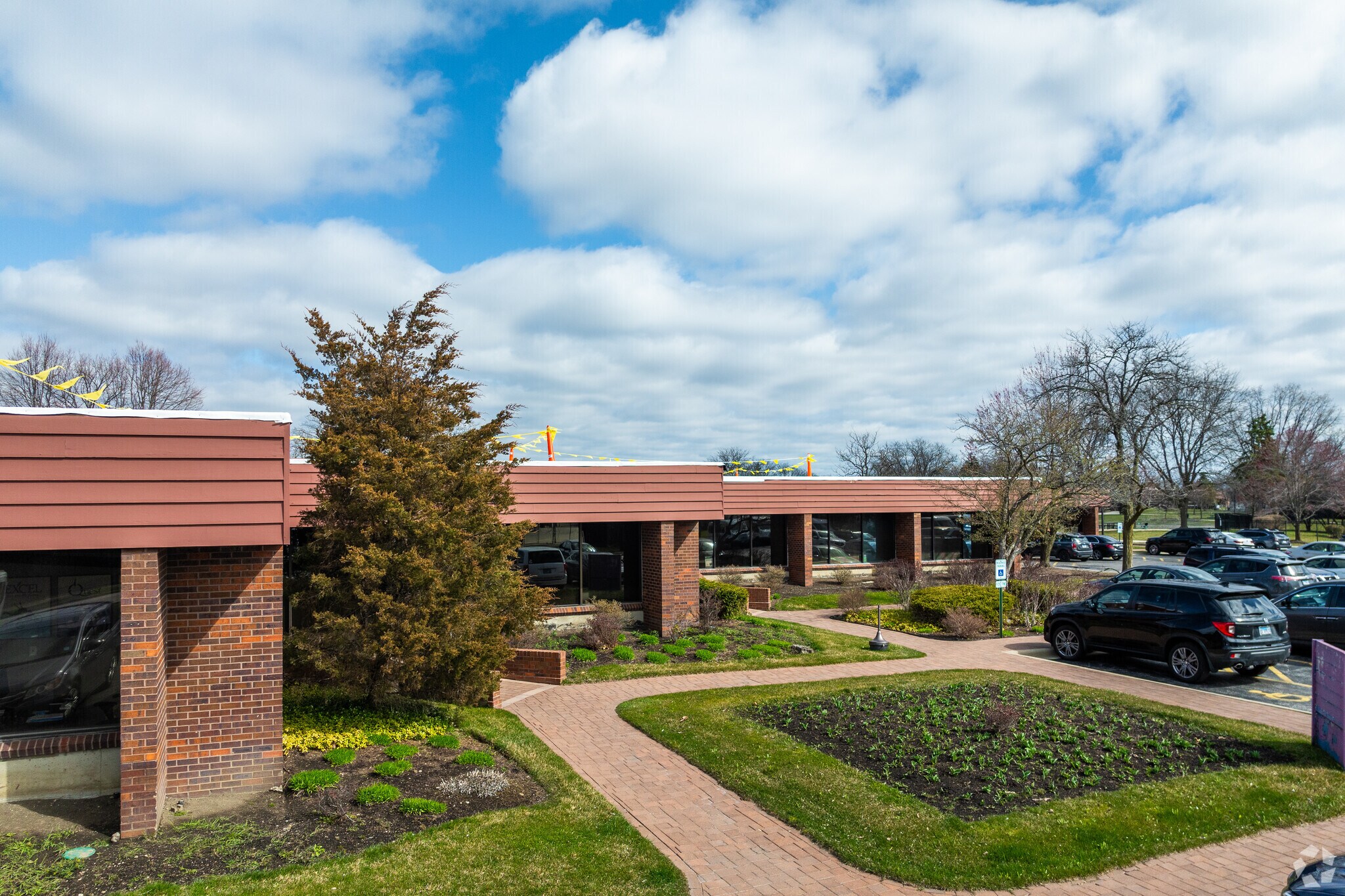 411 E Business Center Dr, Mount Prospect, IL for Rent