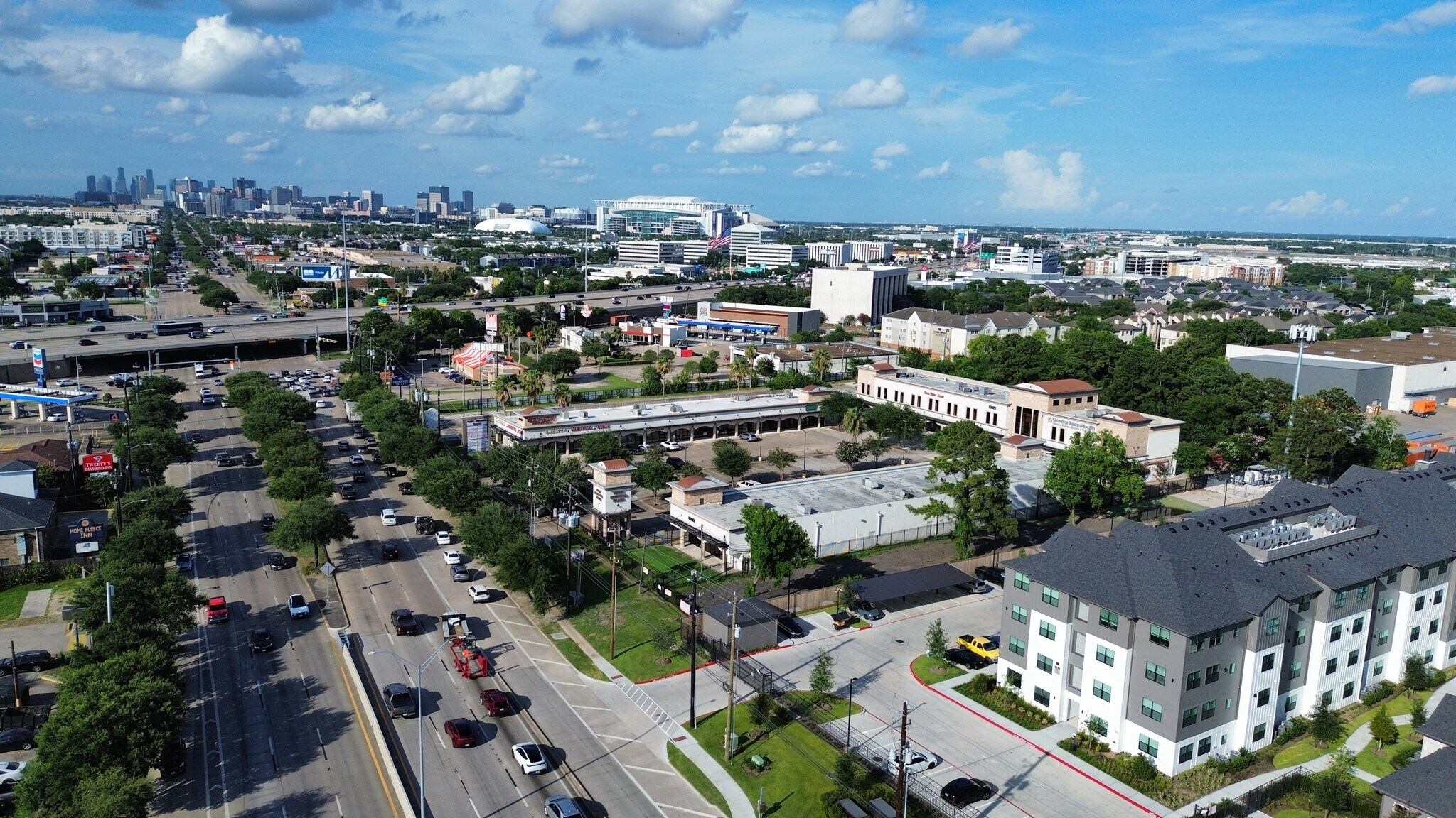 10019 Main St, Houston, TX for Rent