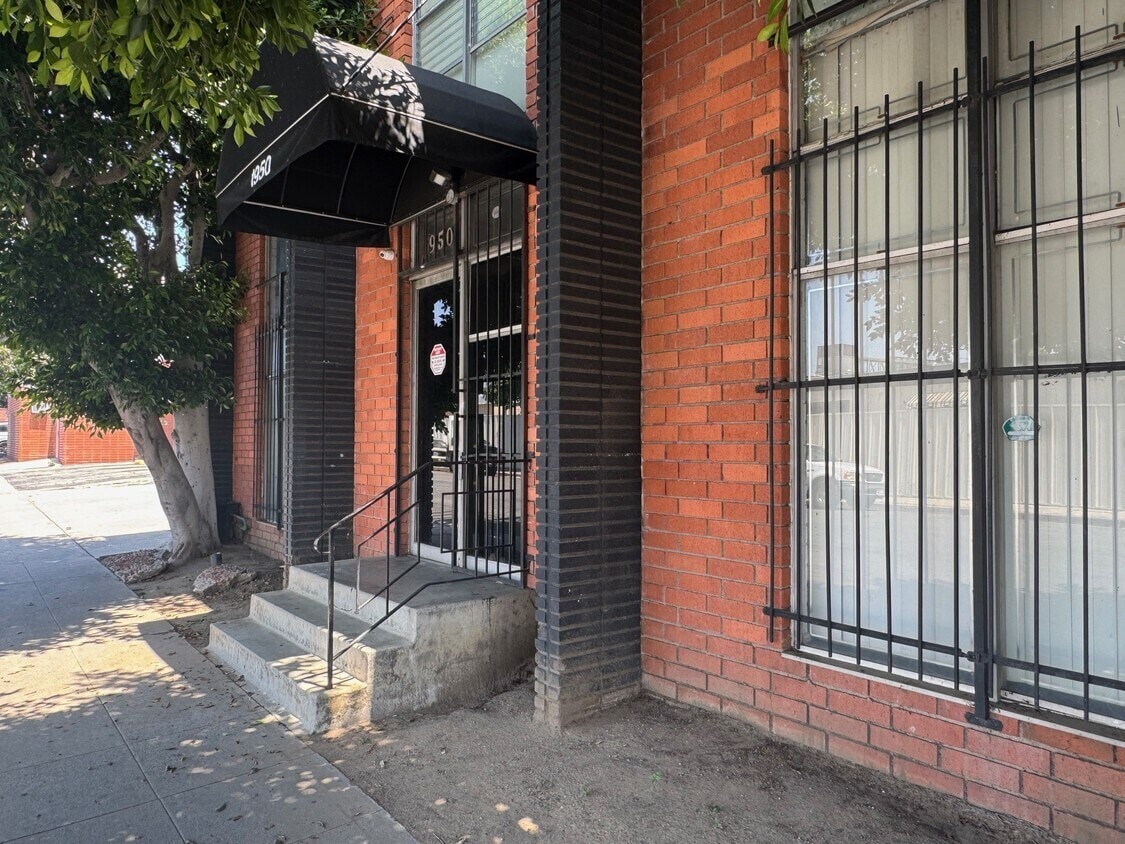 1950 Cotner Ave, Los Angeles, CA for Rent
