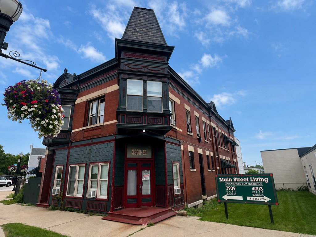 3937-3939 Main St, McHenry, IL for Sale