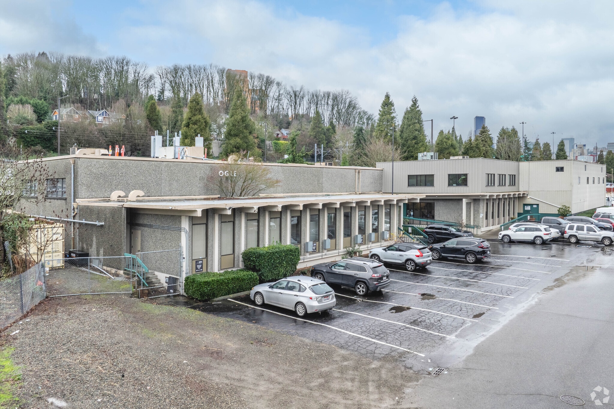 1131 Poplar Pl S, Seattle, WA for Rent