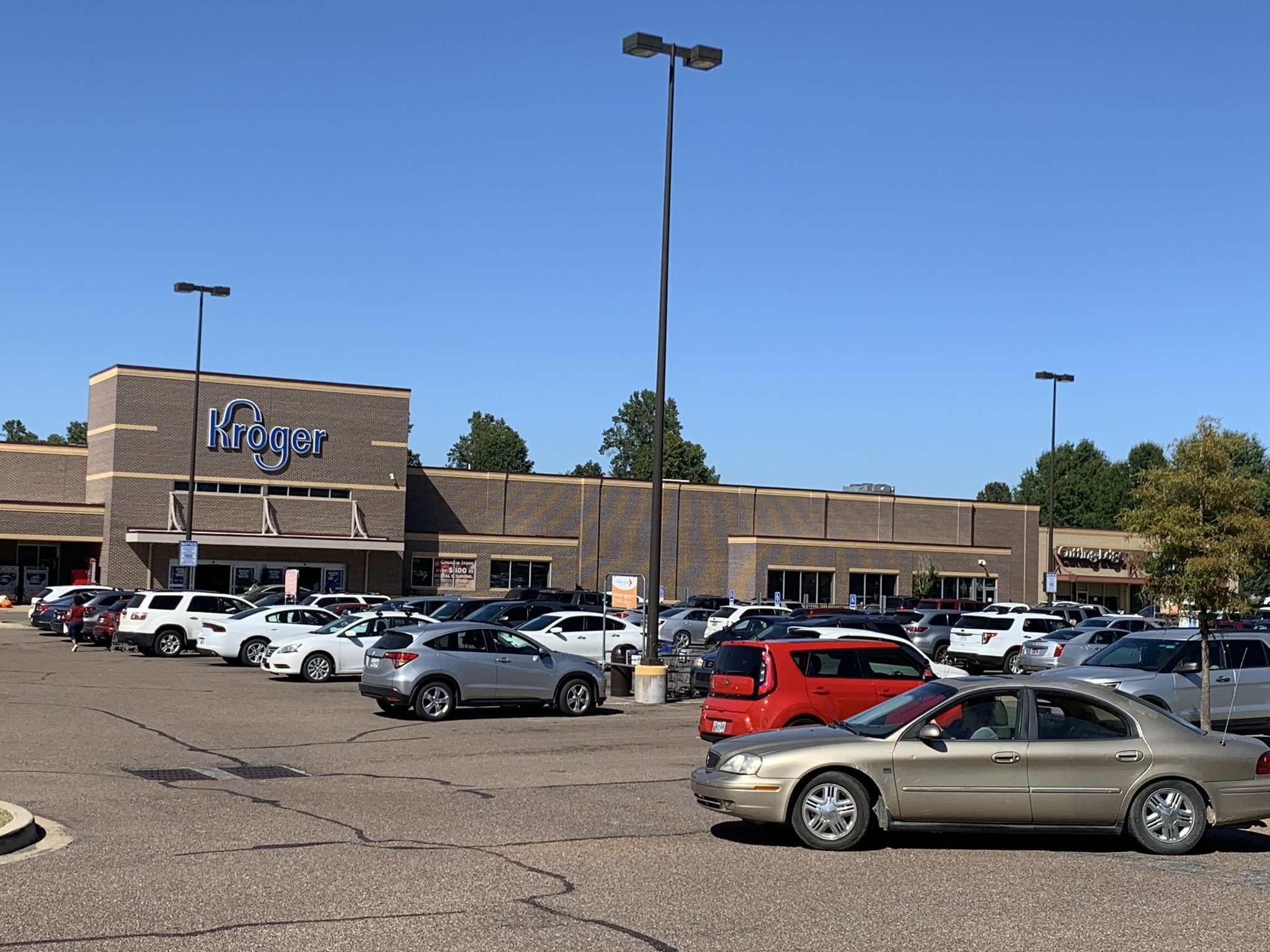 3189 N Highland Ave, Jackson, TN for Rent