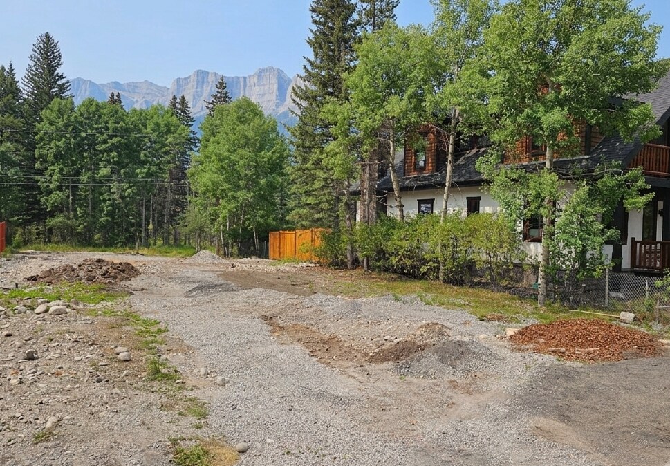913 15 St, Canmore, AB for Sale