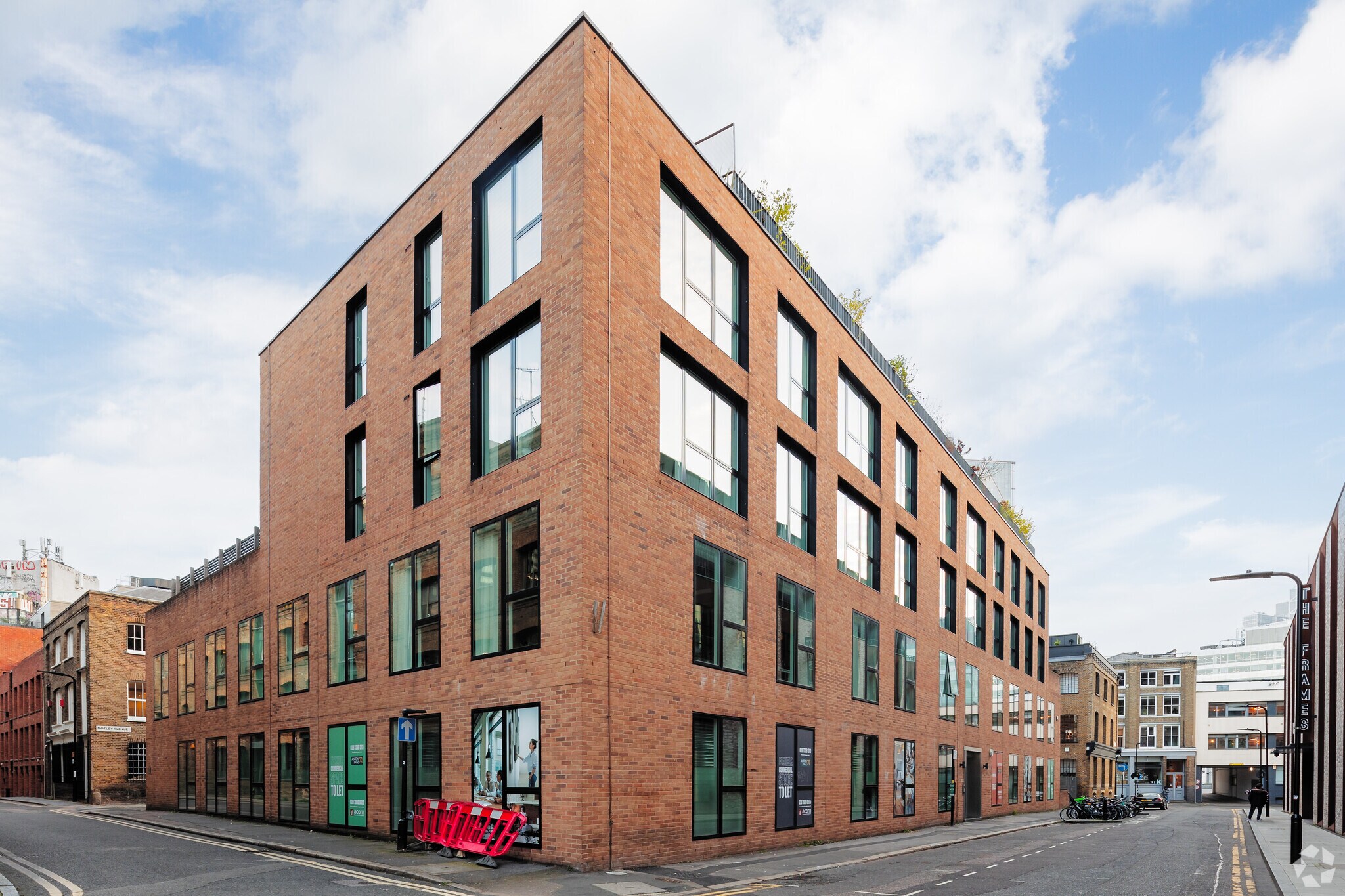 2 Phipp St, London, LND for Rent