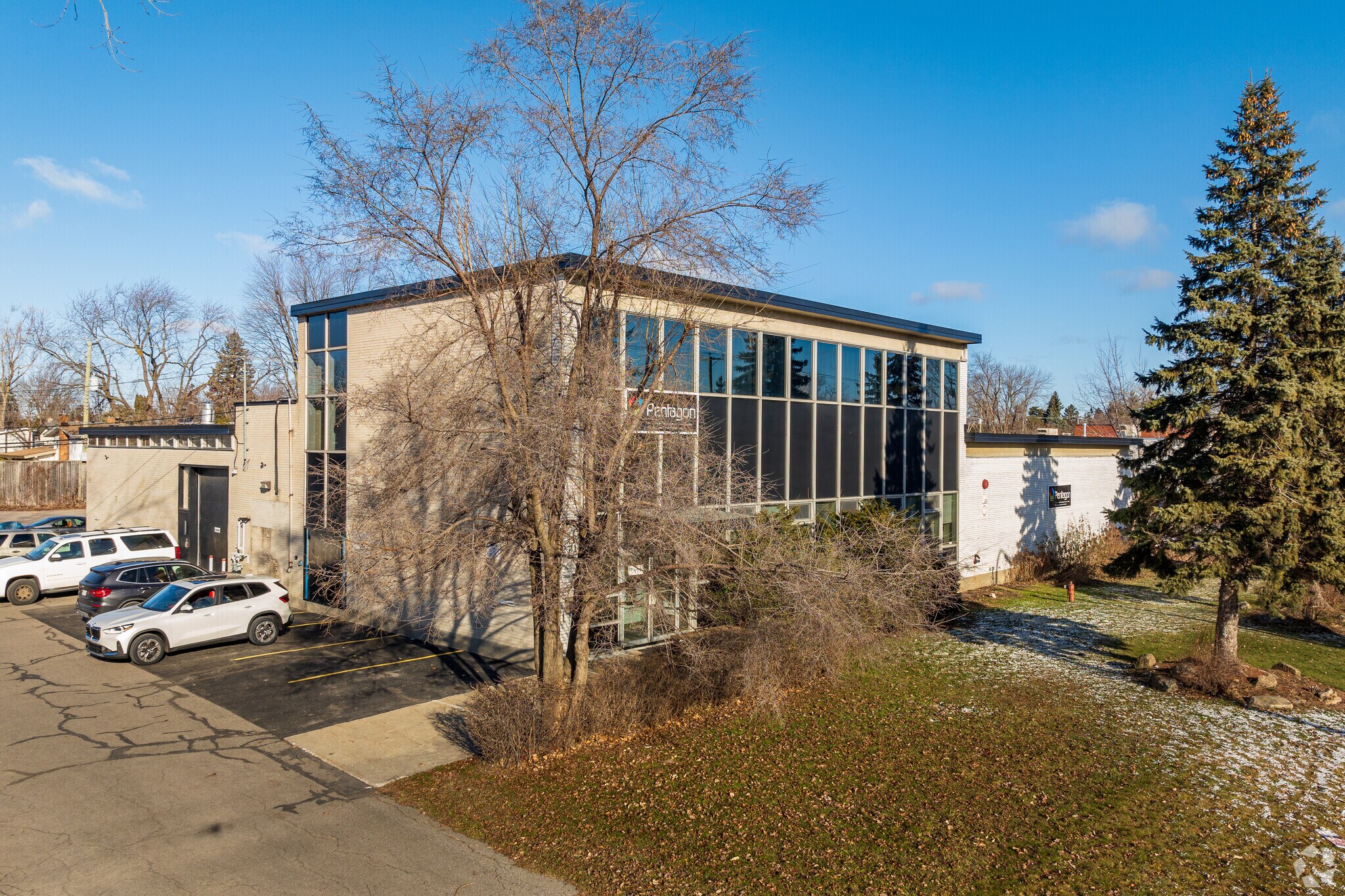 271 Av Labrosse, Pointe-claire, QC for Rent