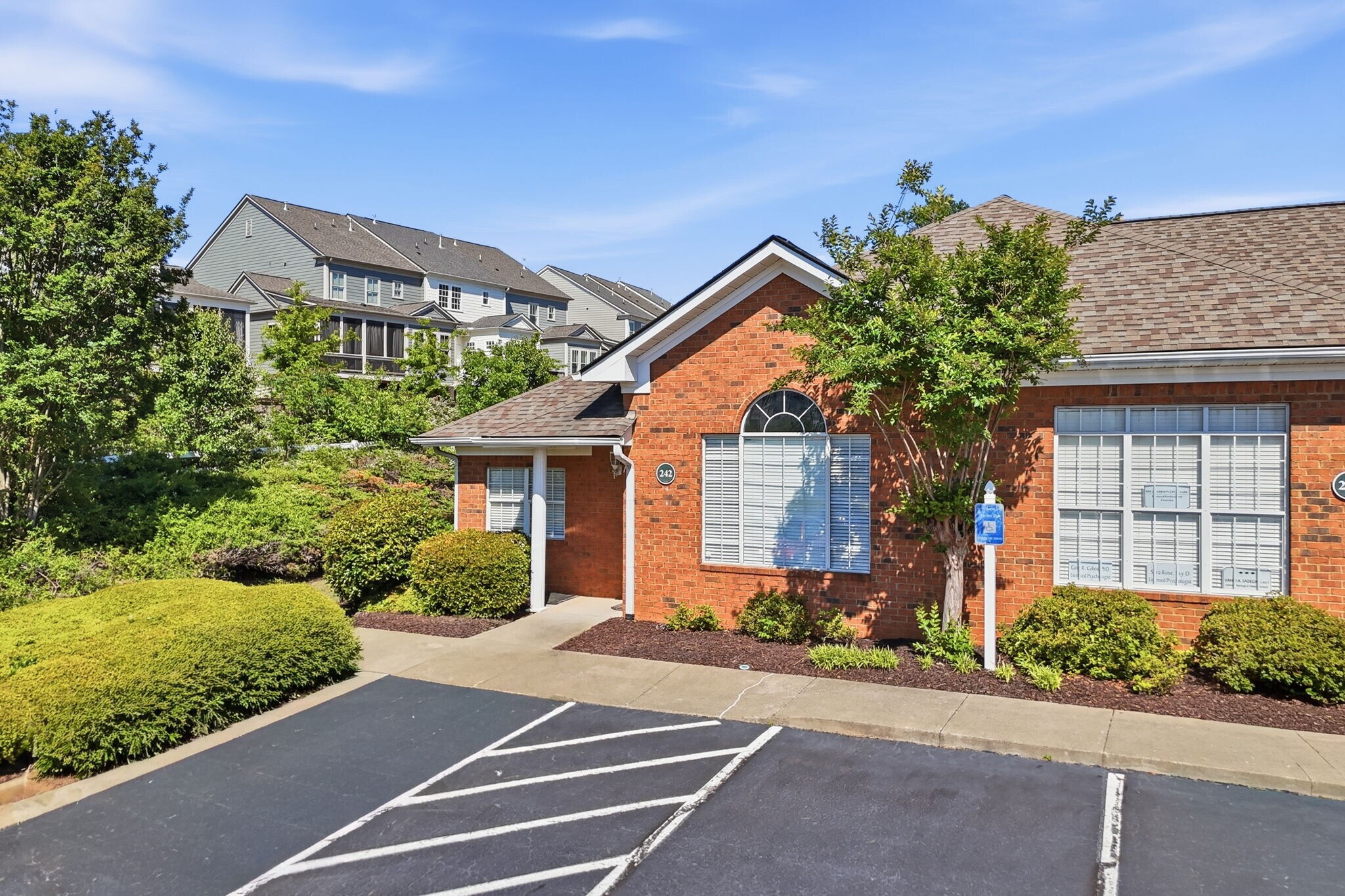 234-242 Creekstone Rdg, Woodstock, GA for Sale