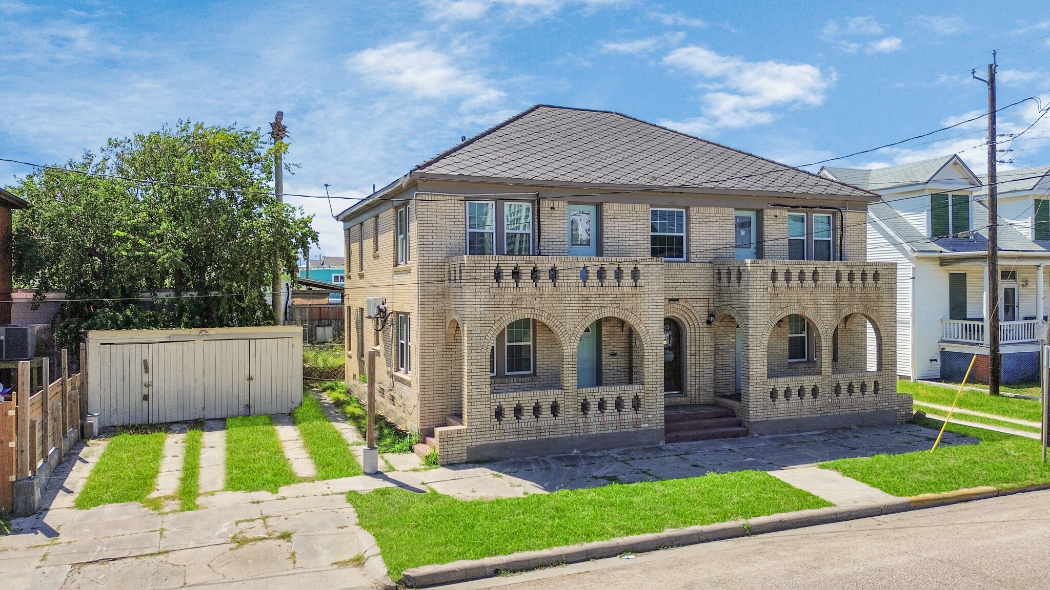 915 8th St, Galveston, TX for Sale