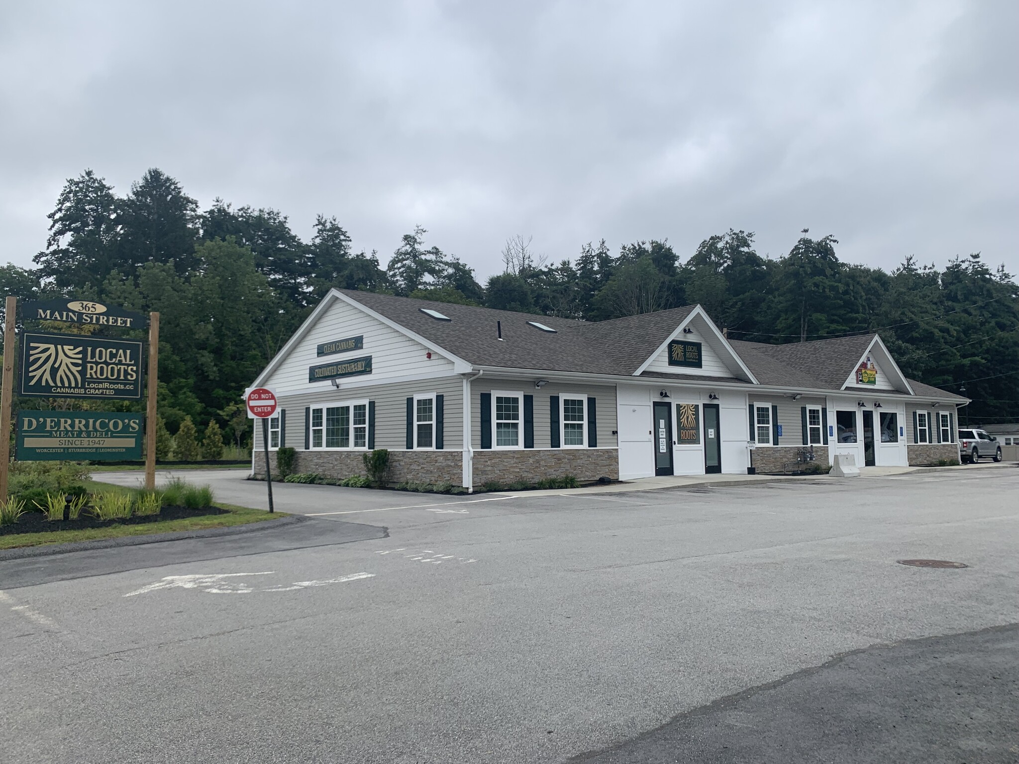 365 Main St, Sturbridge, MA for Sale