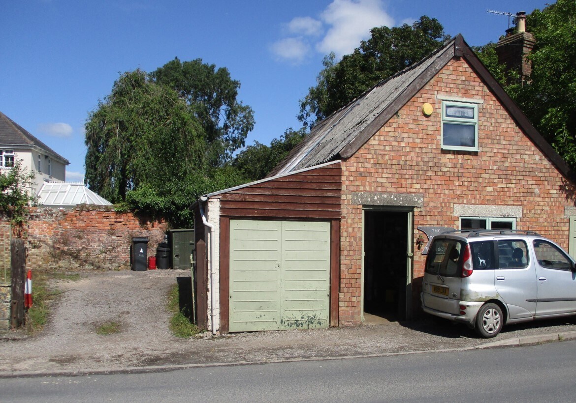 4 Church Rd, Wanborough, WIL for Sale