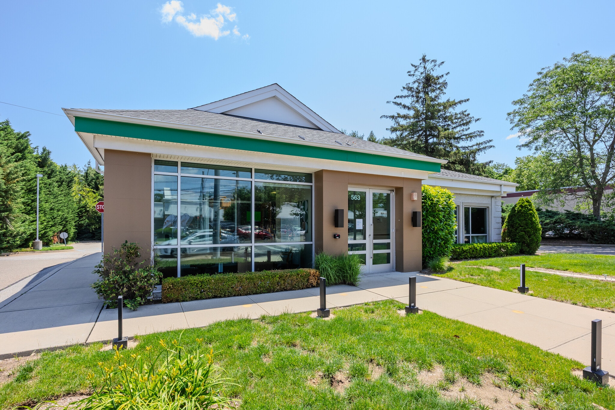 563 Larkfield Rd, East Northport, NY for Sale